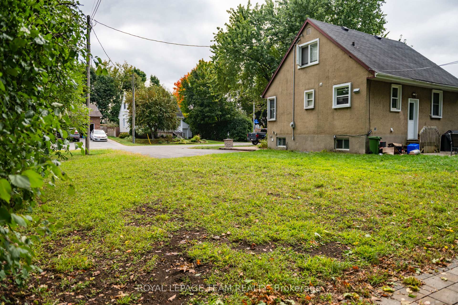Photo 3 of 7 Tower Road, Ottawa, Meadowlands/St. Claire Gardens — HOMEH