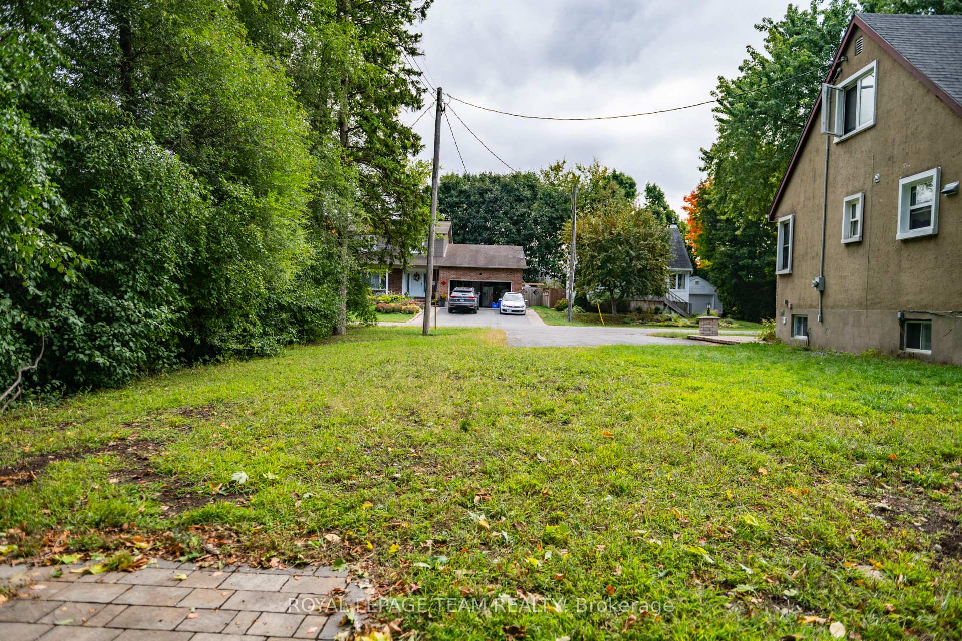Photo 4 of 7 Tower Road, Ottawa, Meadowlands/St. Claire Gardens — HOMEH