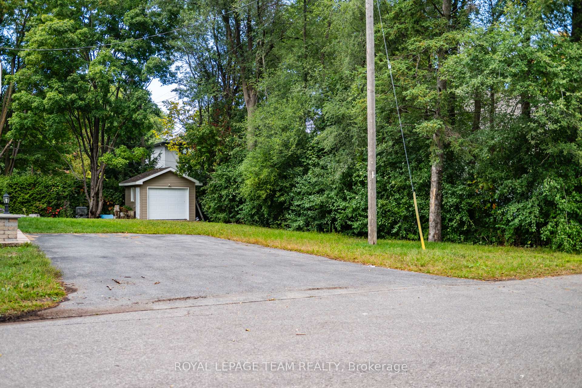 Photo 5 of 7 Tower Road, Ottawa, Meadowlands/St. Claire Gardens — HOMEH