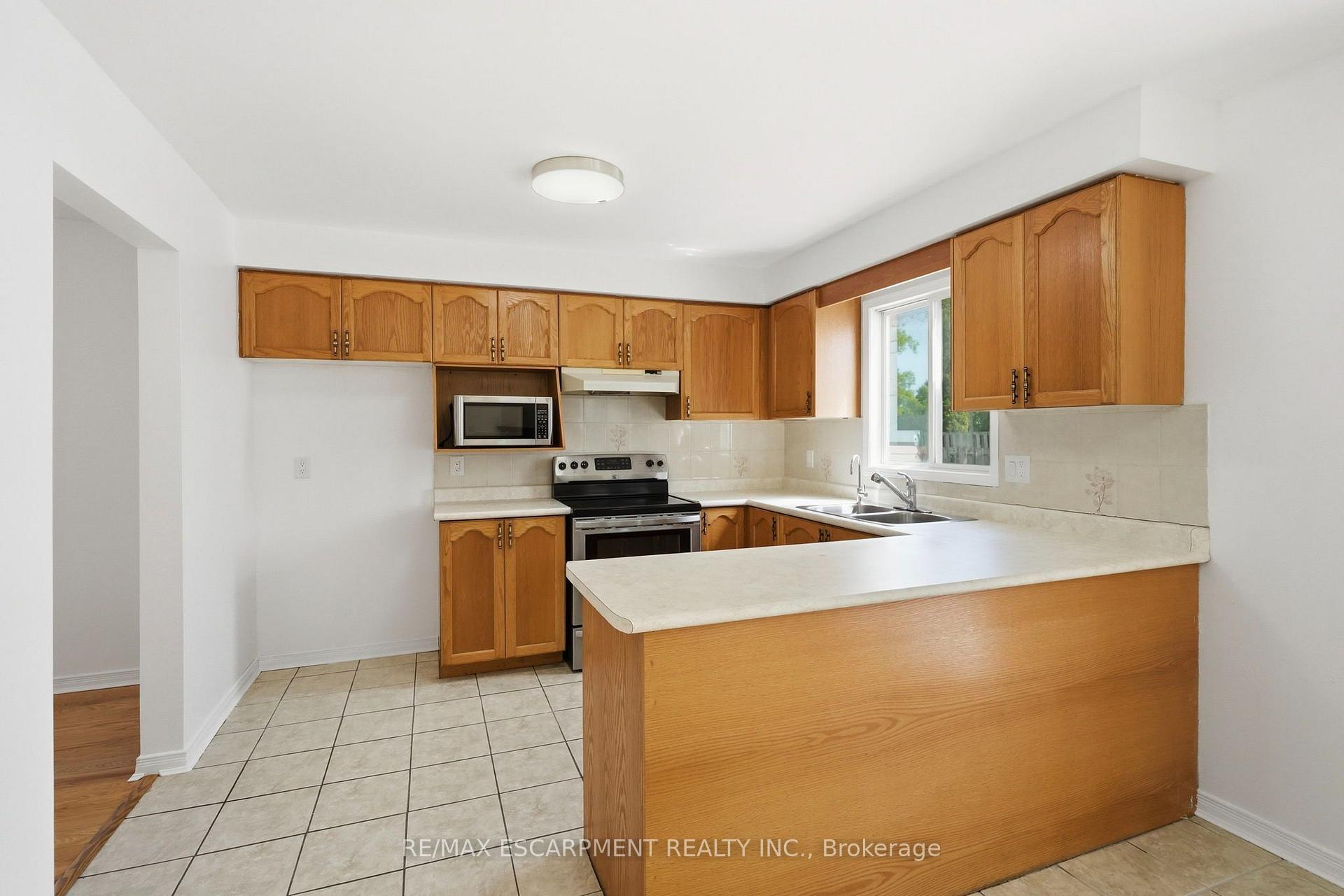Photo 7 of 448 Stone Church Road E, Hamilton, Barnstown — HOMEH