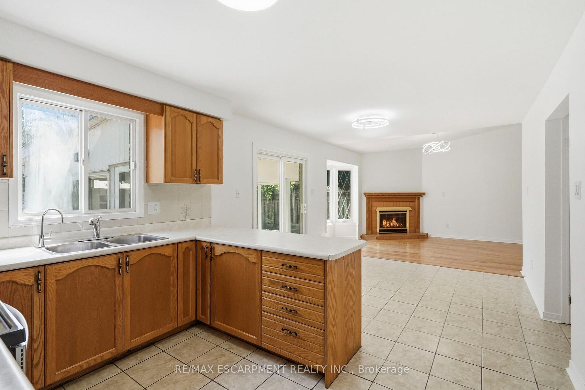 Photo 9 of 448 Stone Church Road E, Hamilton, Barnstown — HOMEH