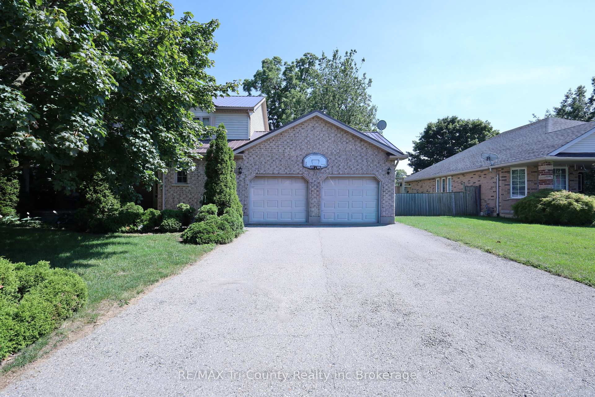 Photo 2 of 43 Trillium Drive, Tillsonburg — HOMEH