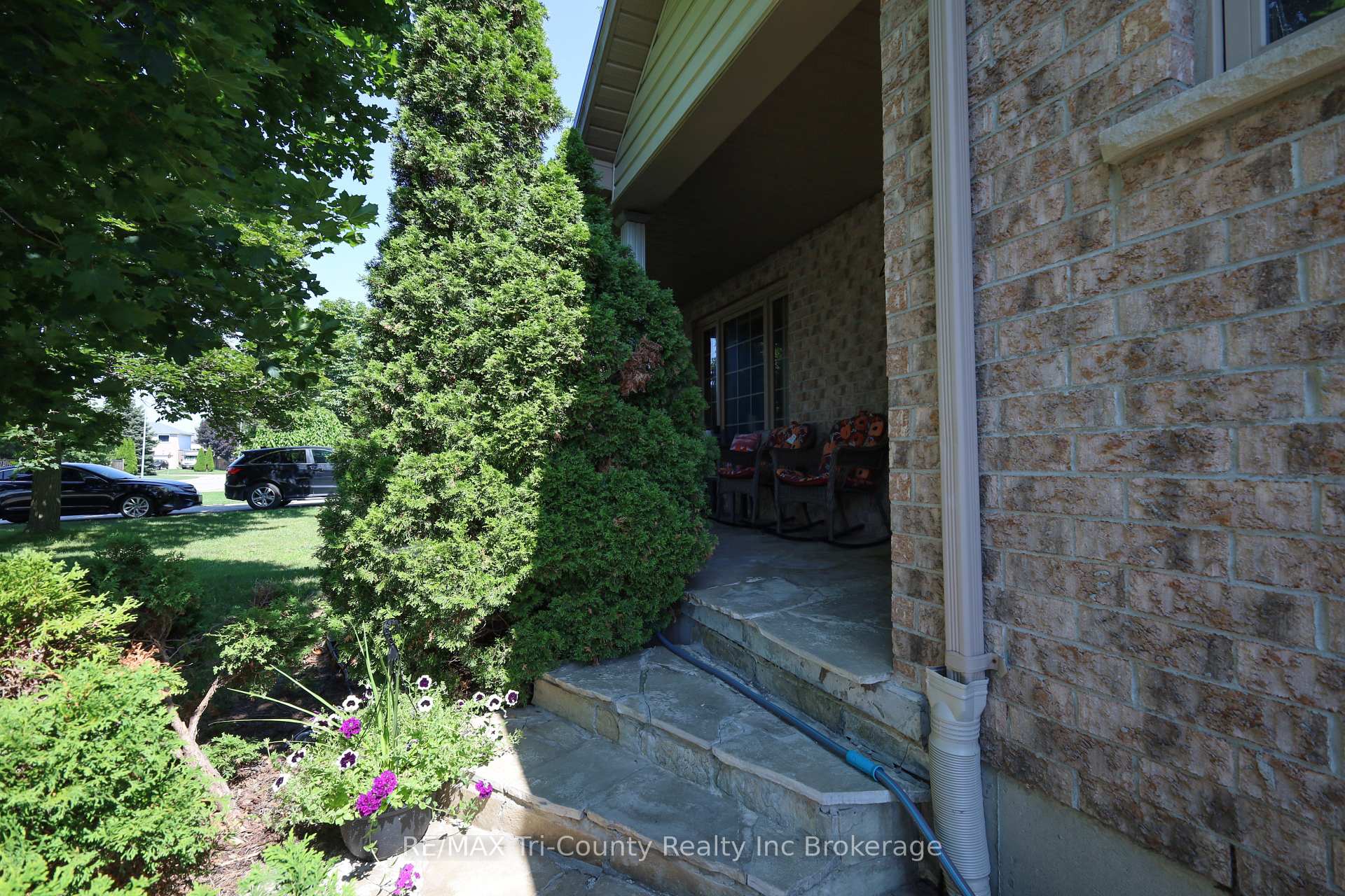 Photo 3 of 43 Trillium Drive, Tillsonburg — HOMEH
