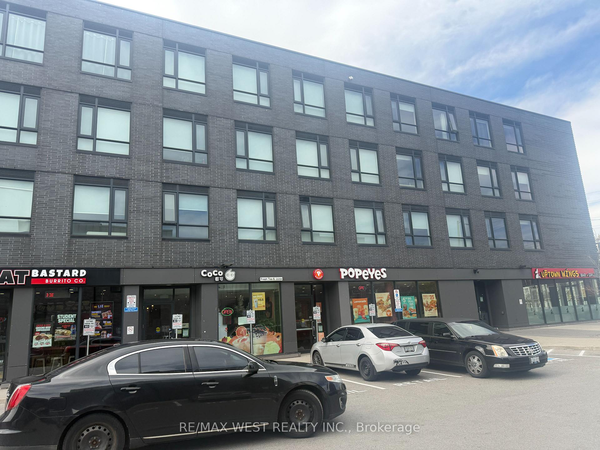 Front of Unit 302, 1800 Simcoe Street N