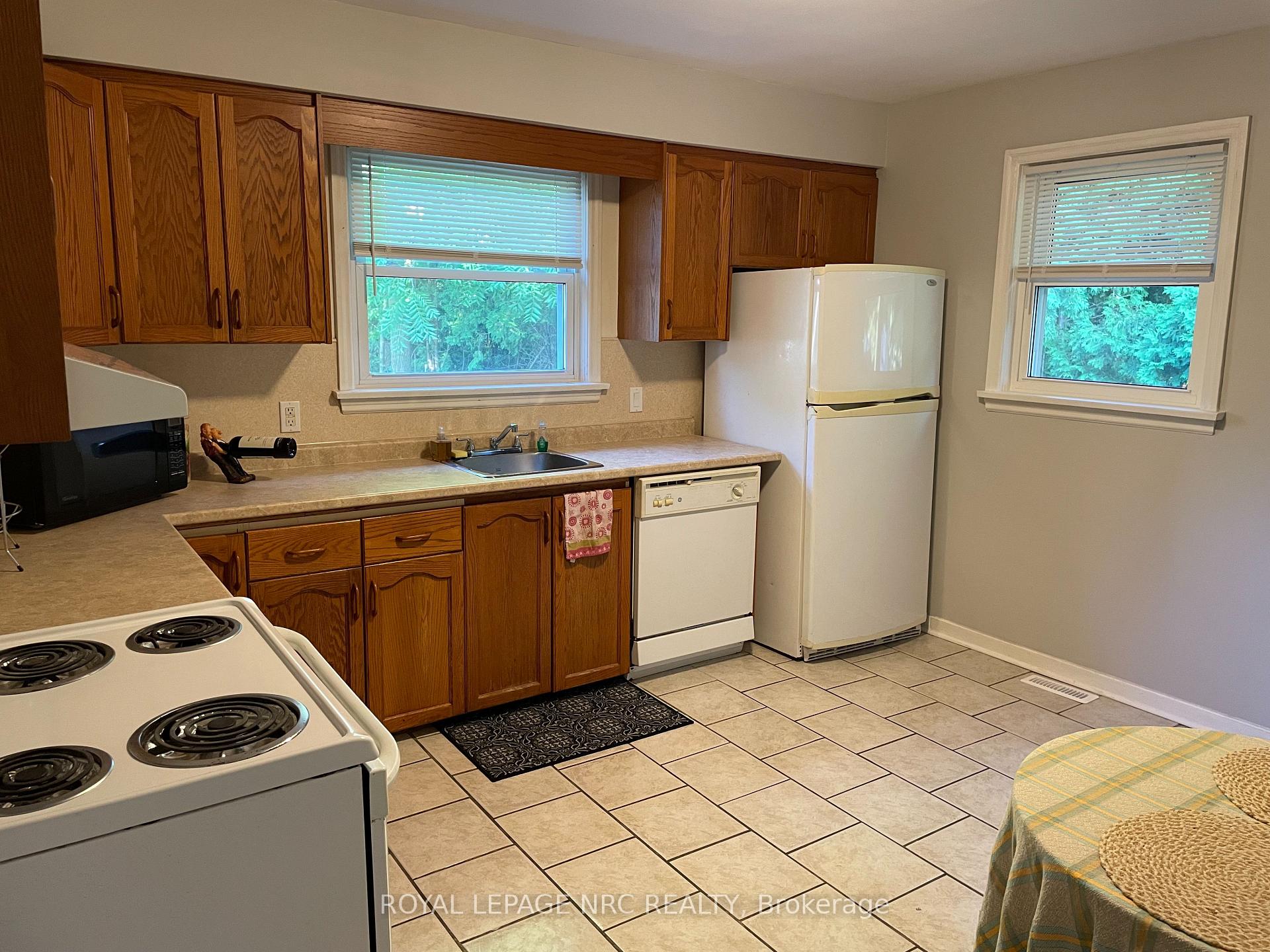 Photo 6 of 22 Dunblane Avenue, St. Catharines, Carlton/Bunting — HOMEH