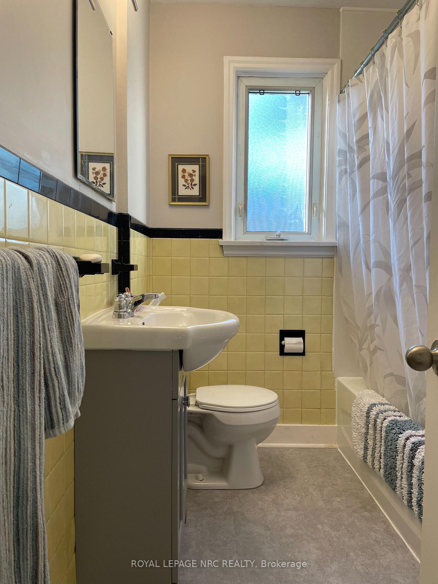 Photo 11 of 22 Dunblane Avenue, St. Catharines, Carlton/Bunting — HOMEH