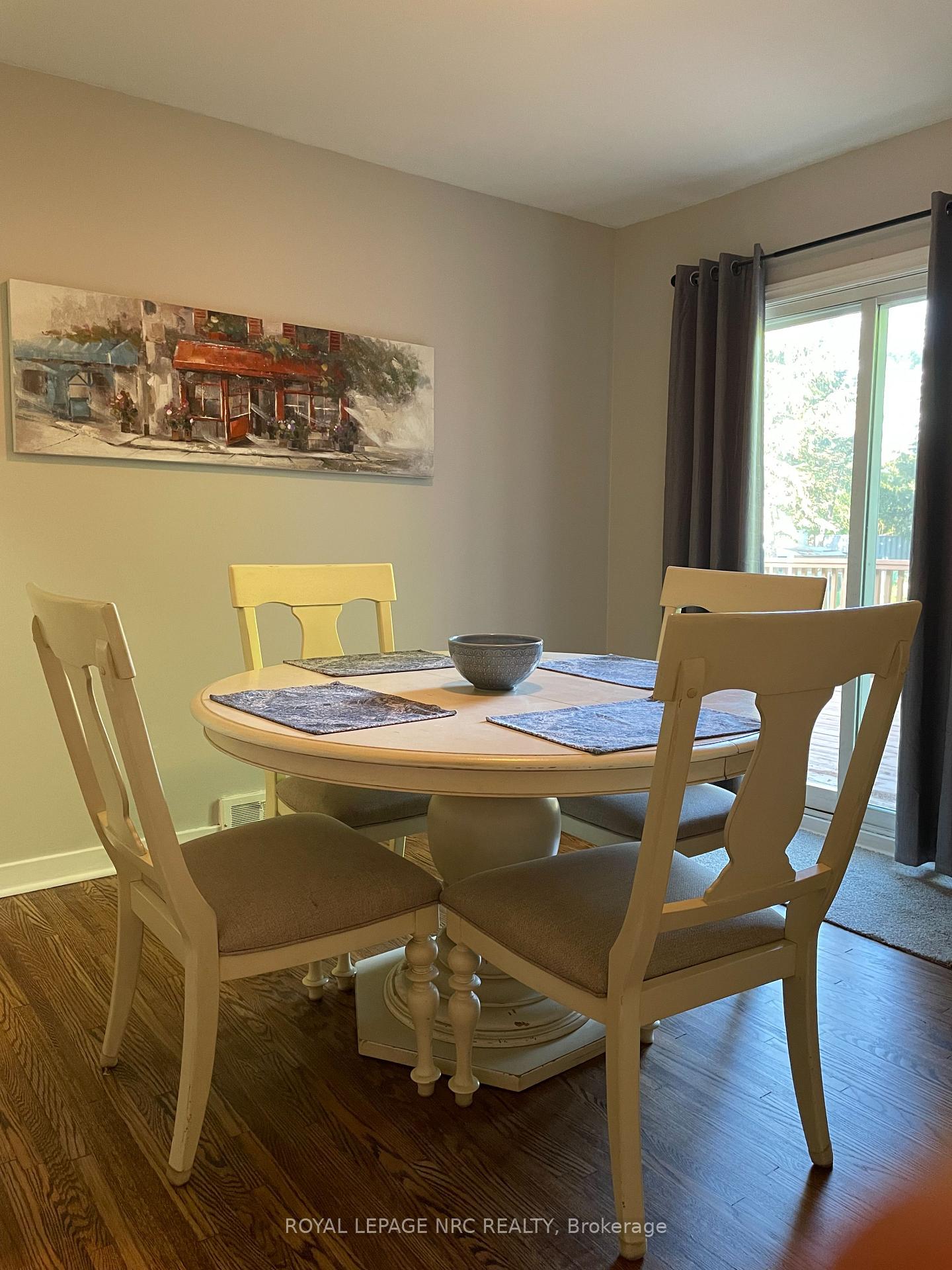 Photo 12 of 22 Dunblane Avenue, St. Catharines, Carlton/Bunting — HOMEH
