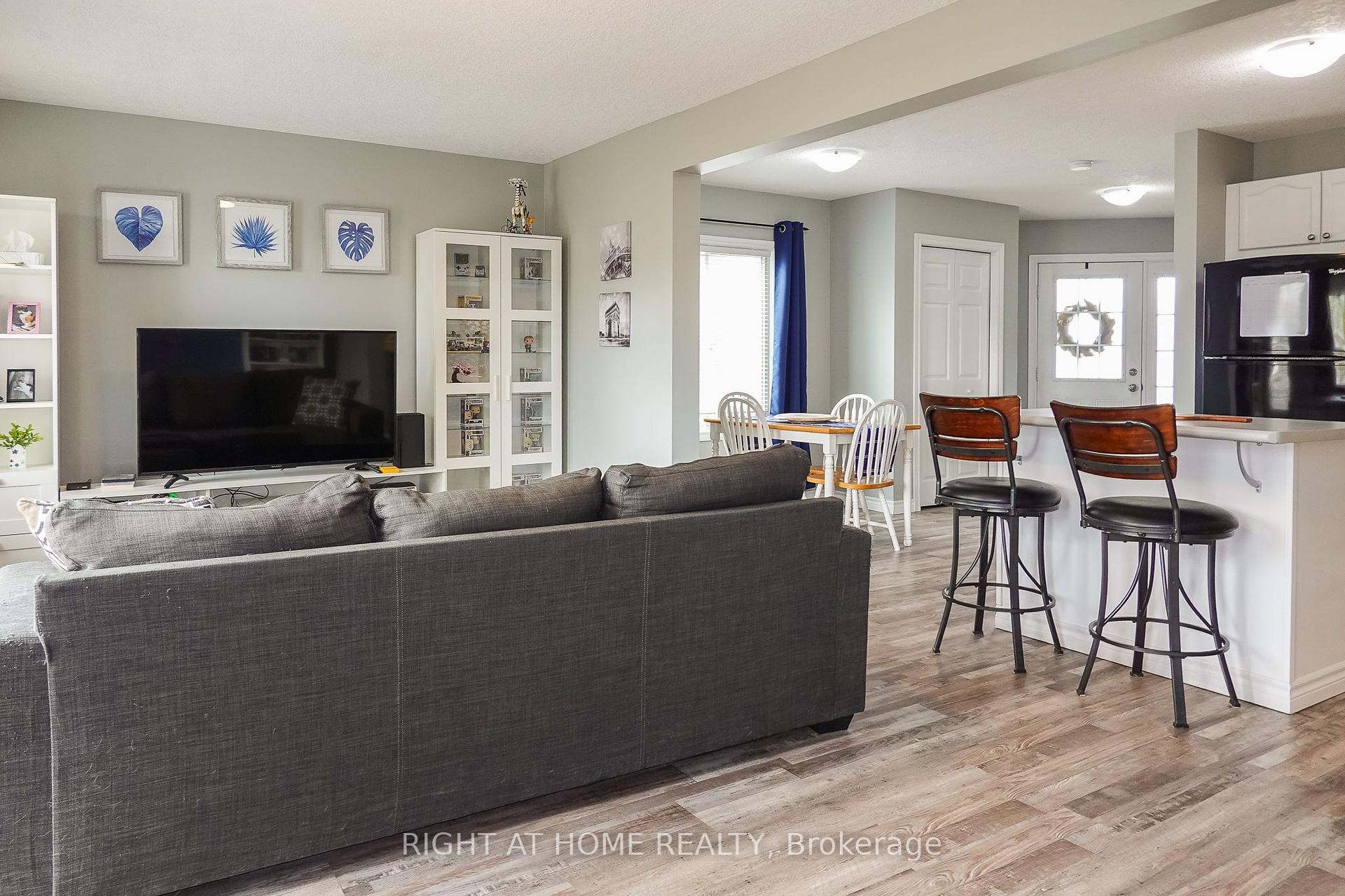 Photo 3 of 652 Salisbury Avenue, North Perth, Listowel — HOMEH