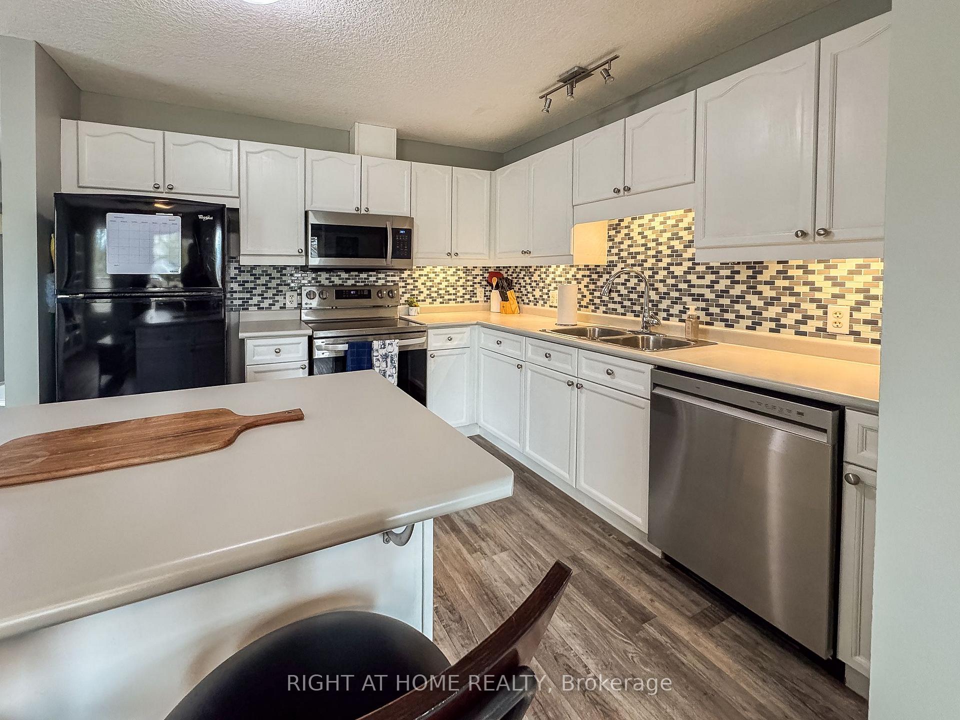 Photo 8 of 652 Salisbury Avenue, North Perth, Listowel — HOMEH