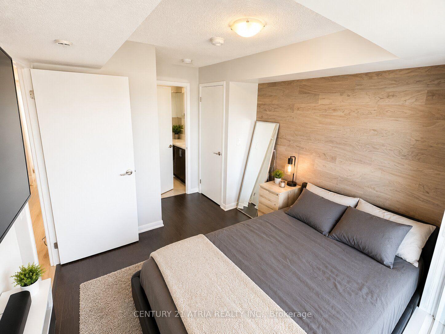 Photo 4 of Unit 405, 830 Lawrence Avenue W, North York, Yorkdale-Glen Park — HOMEH