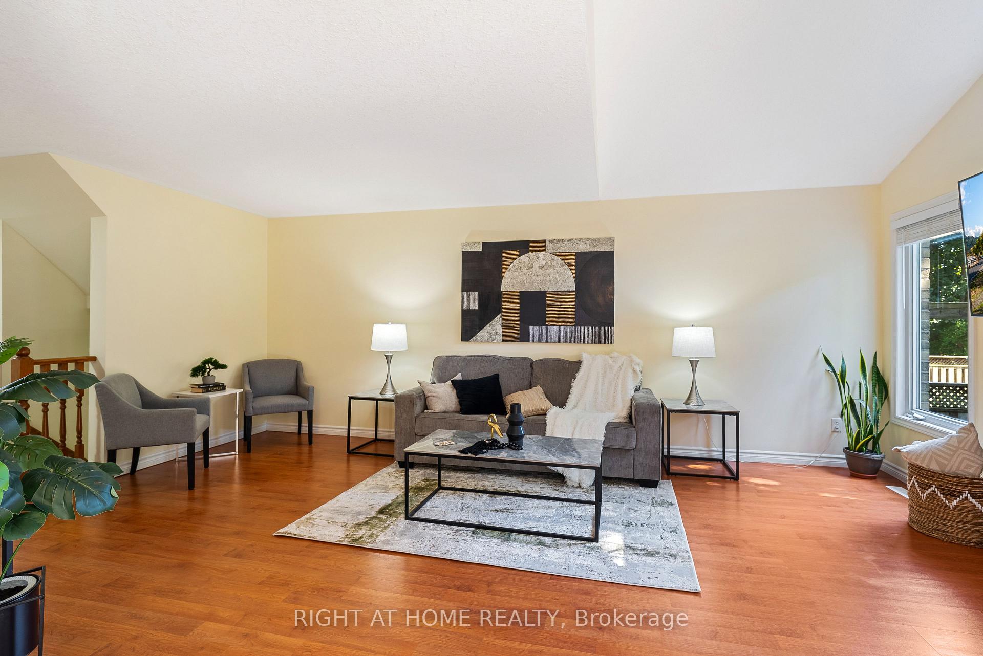 Photo 5 of 1579 Devos Drive, London, North C — HOMEH