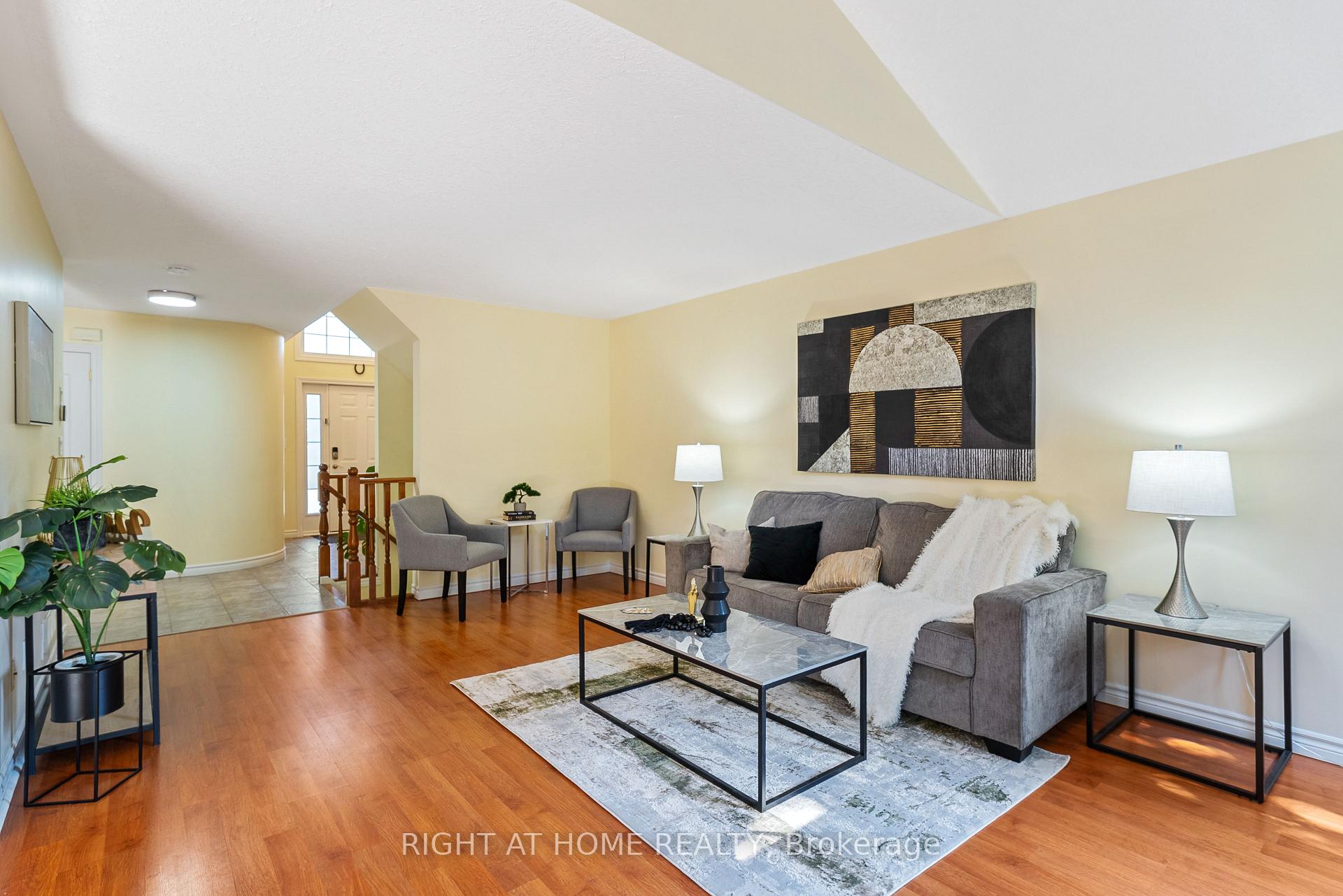 Photo 6 of 1579 Devos Drive, London, North C — HOMEH
