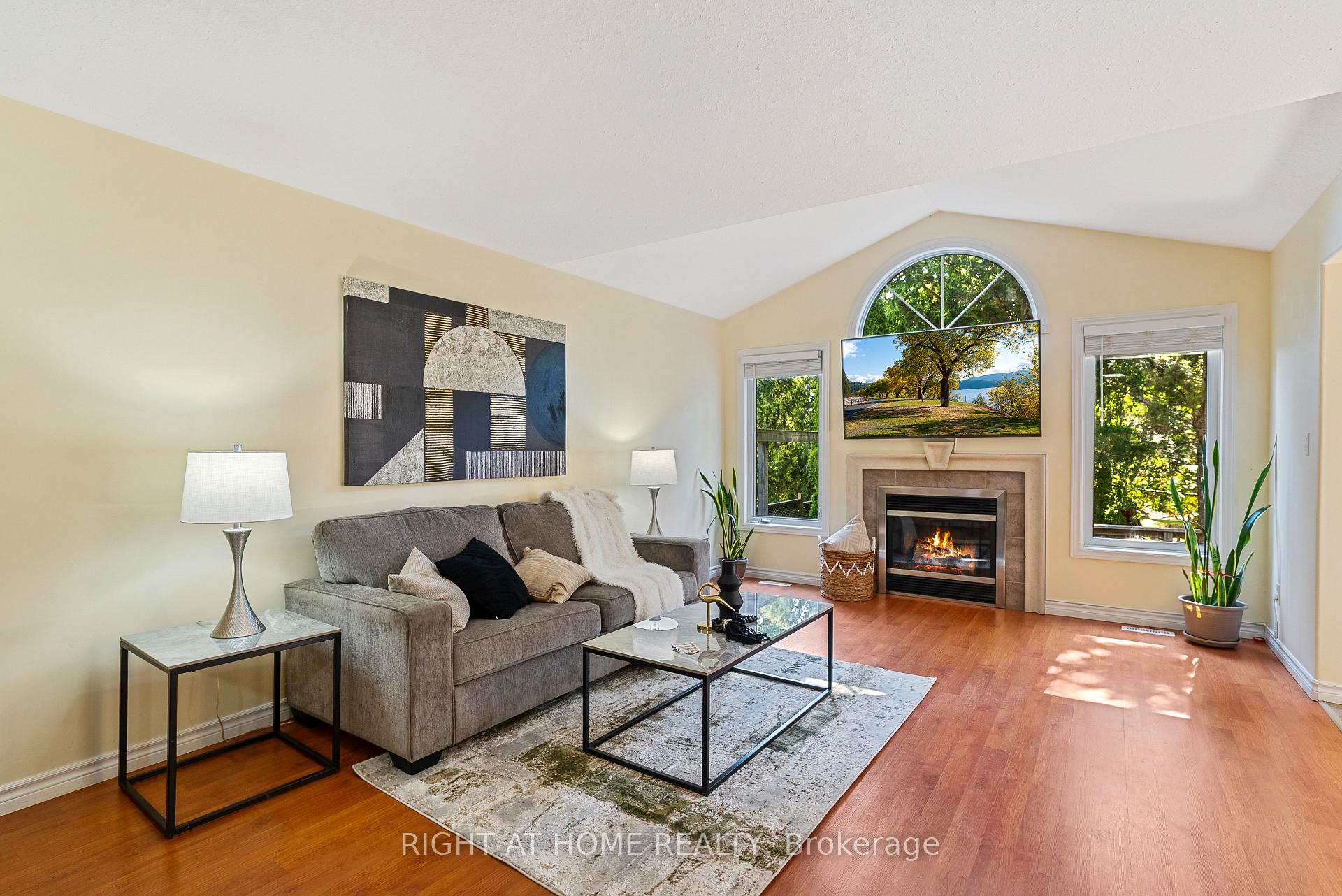 Photo 7 of 1579 Devos Drive, London, North C — HOMEH