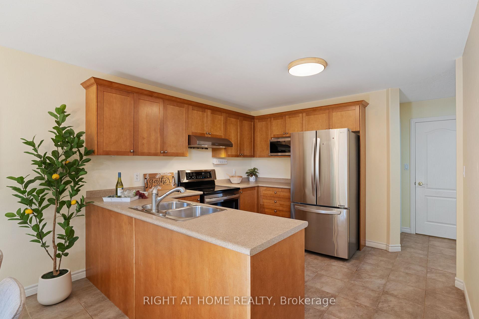 Photo 10 of 1579 Devos Drive, London, North C — HOMEH