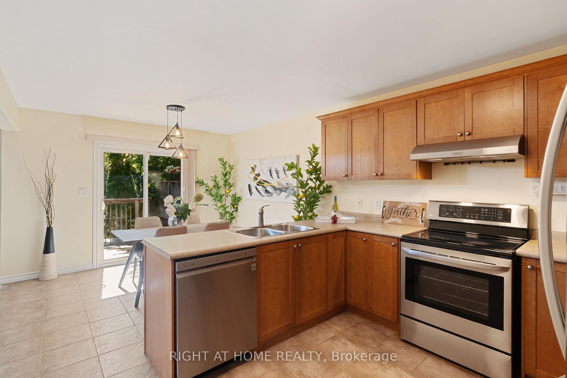 Photo 11 of 1579 Devos Drive, London, North C — HOMEH