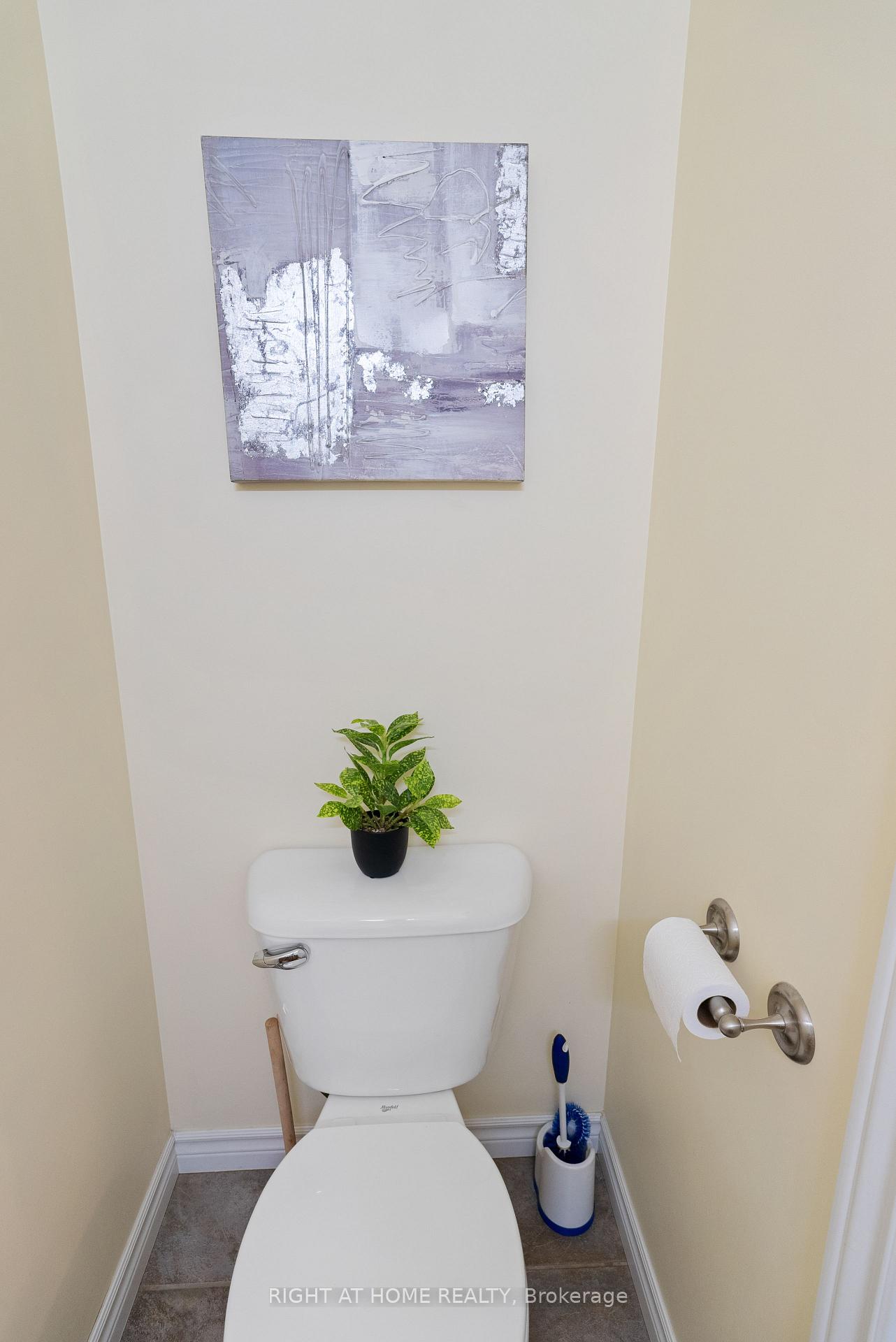 Photo 14 of 1579 Devos Drive, London, North C — HOMEH