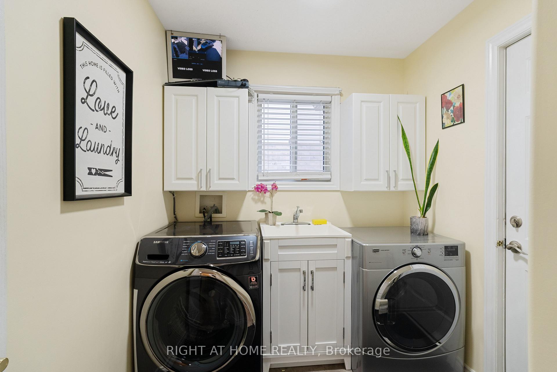 Photo 15 of 1579 Devos Drive, London, North C — HOMEH