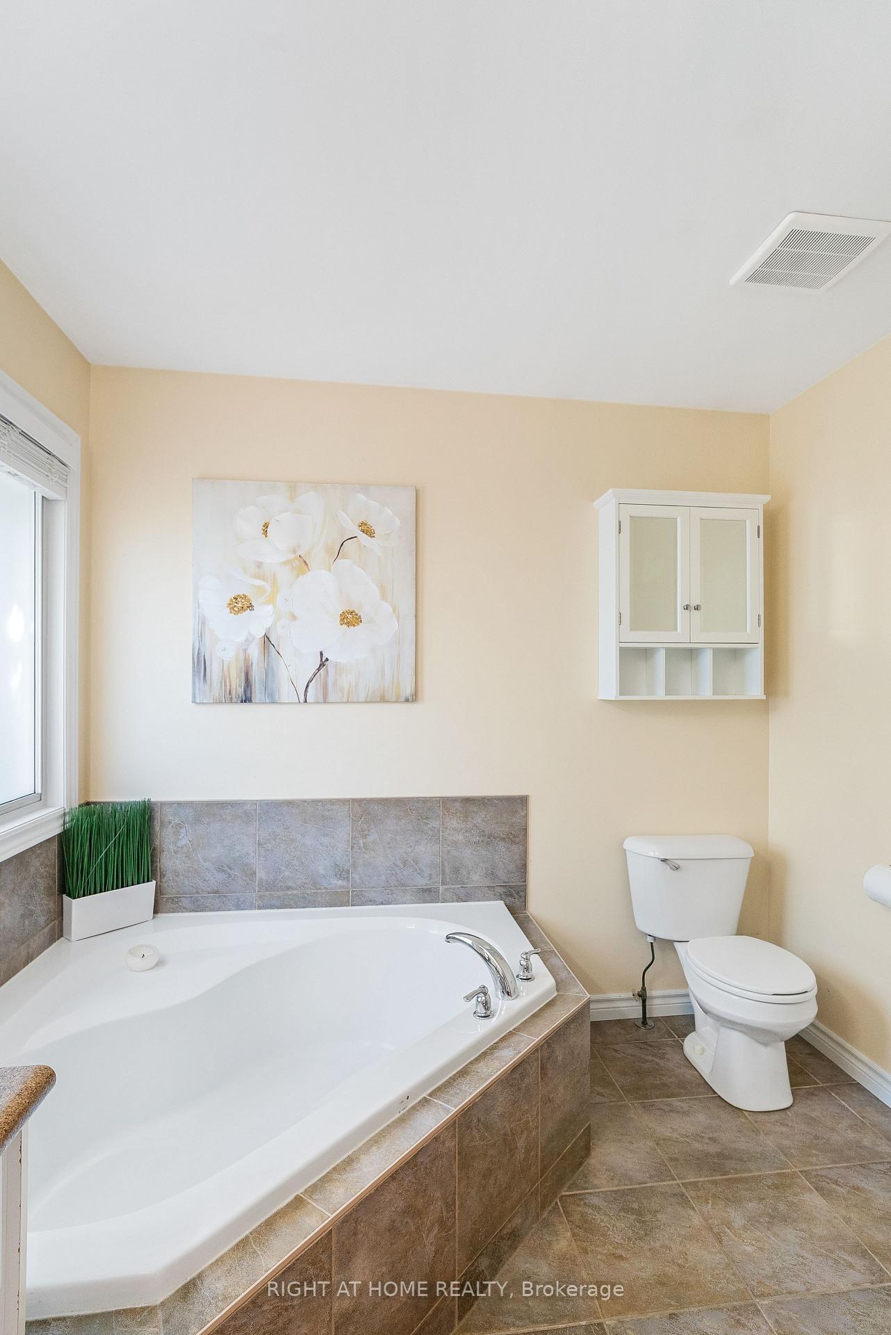Photo 20 of 1579 Devos Drive, London, North C — HOMEH