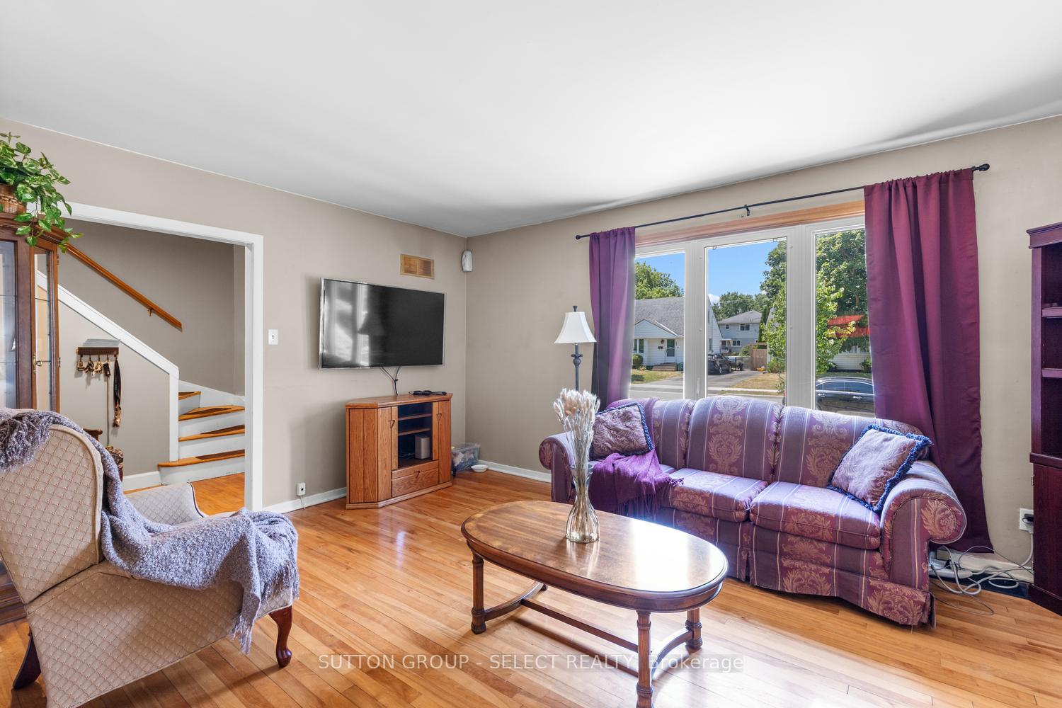 Photo 7 of 200 Rhine Avenue, London, East C — HOMEH