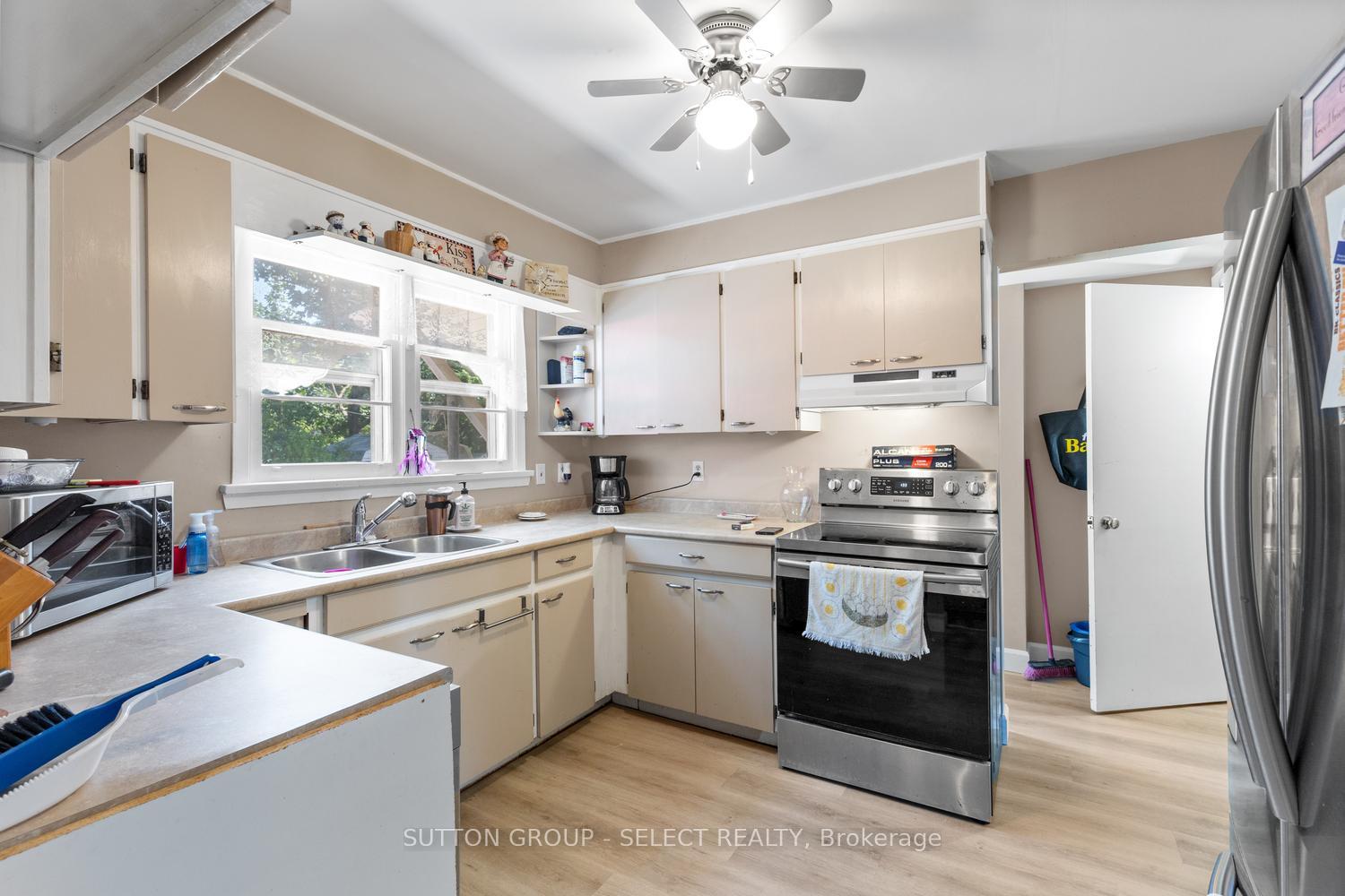 Photo 12 of 200 Rhine Avenue, London, East C — HOMEH