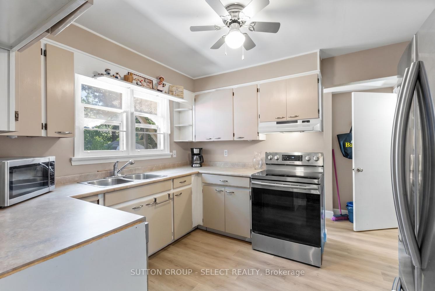 Photo 13 of 200 Rhine Avenue, London, East C — HOMEH