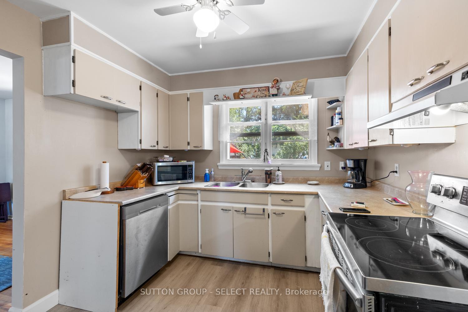 Photo 14 of 200 Rhine Avenue, London, East C — HOMEH