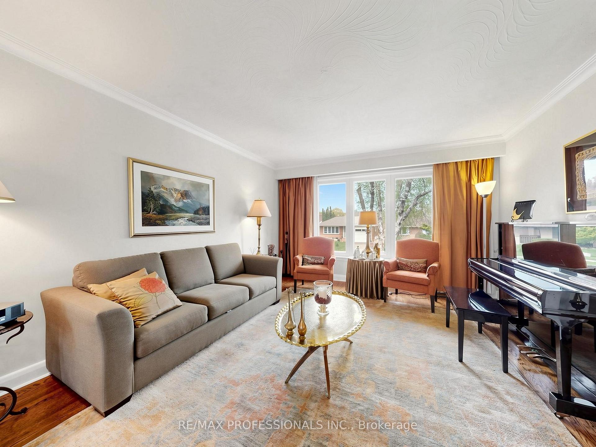 Photo 3 of 24 Breadner Drive, Etobicoke, Willowridge-Martingrove-Richview — HOMEH