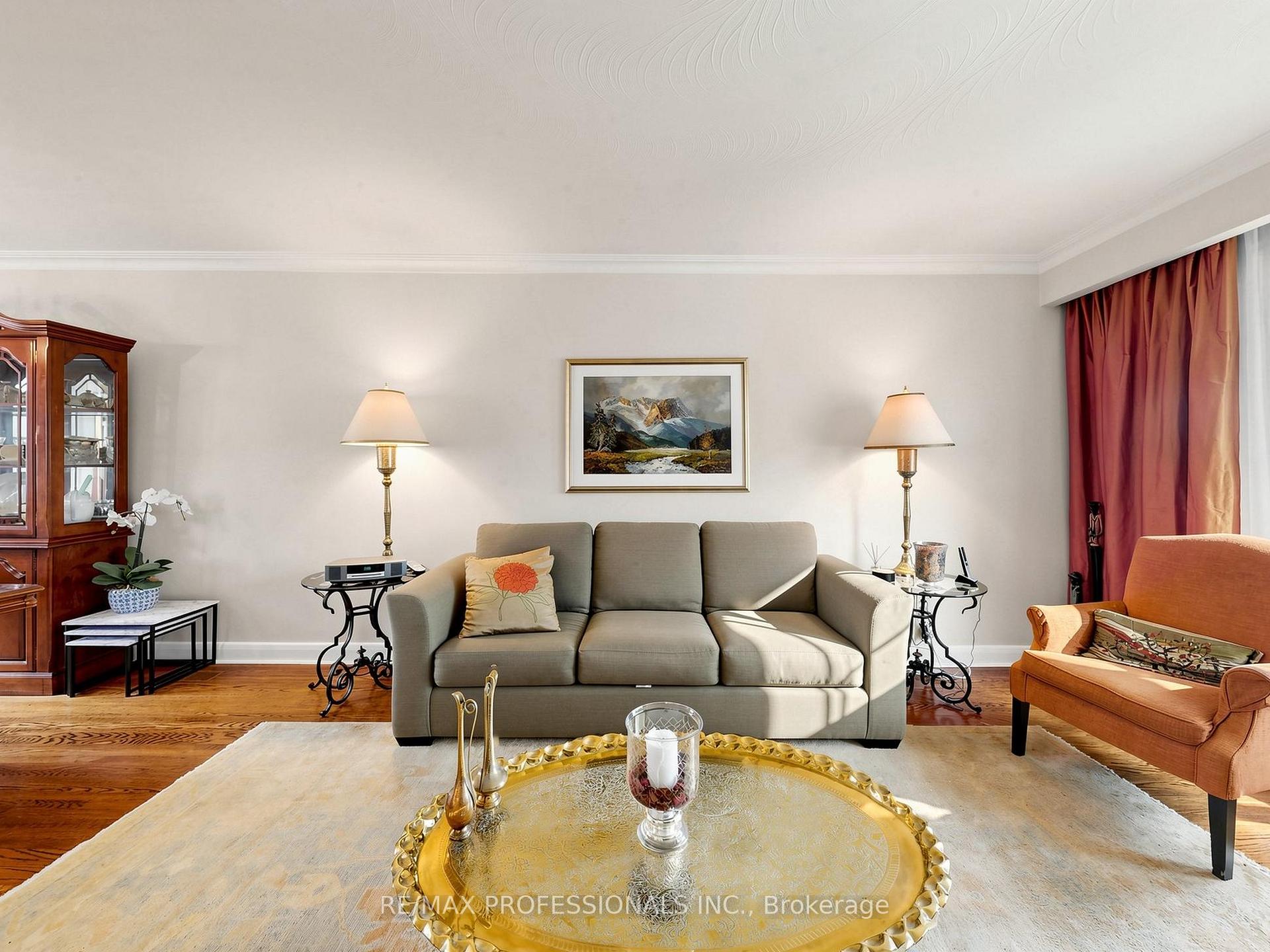 Photo 4 of 24 Breadner Drive, Etobicoke, Willowridge-Martingrove-Richview — HOMEH