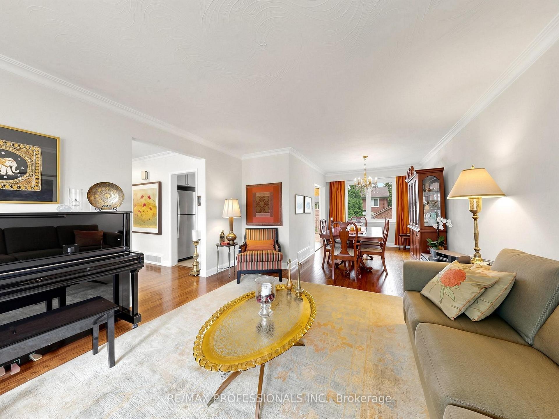 Photo 5 of 24 Breadner Drive, Etobicoke, Willowridge-Martingrove-Richview — HOMEH
