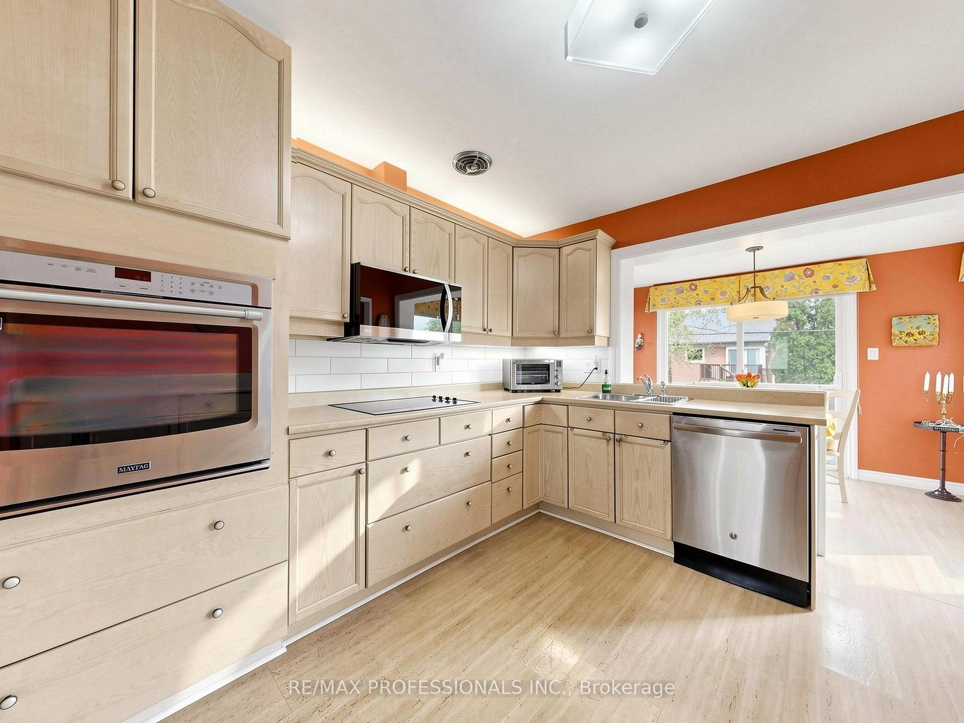 Photo 8 of 24 Breadner Drive, Etobicoke, Willowridge-Martingrove-Richview — HOMEH