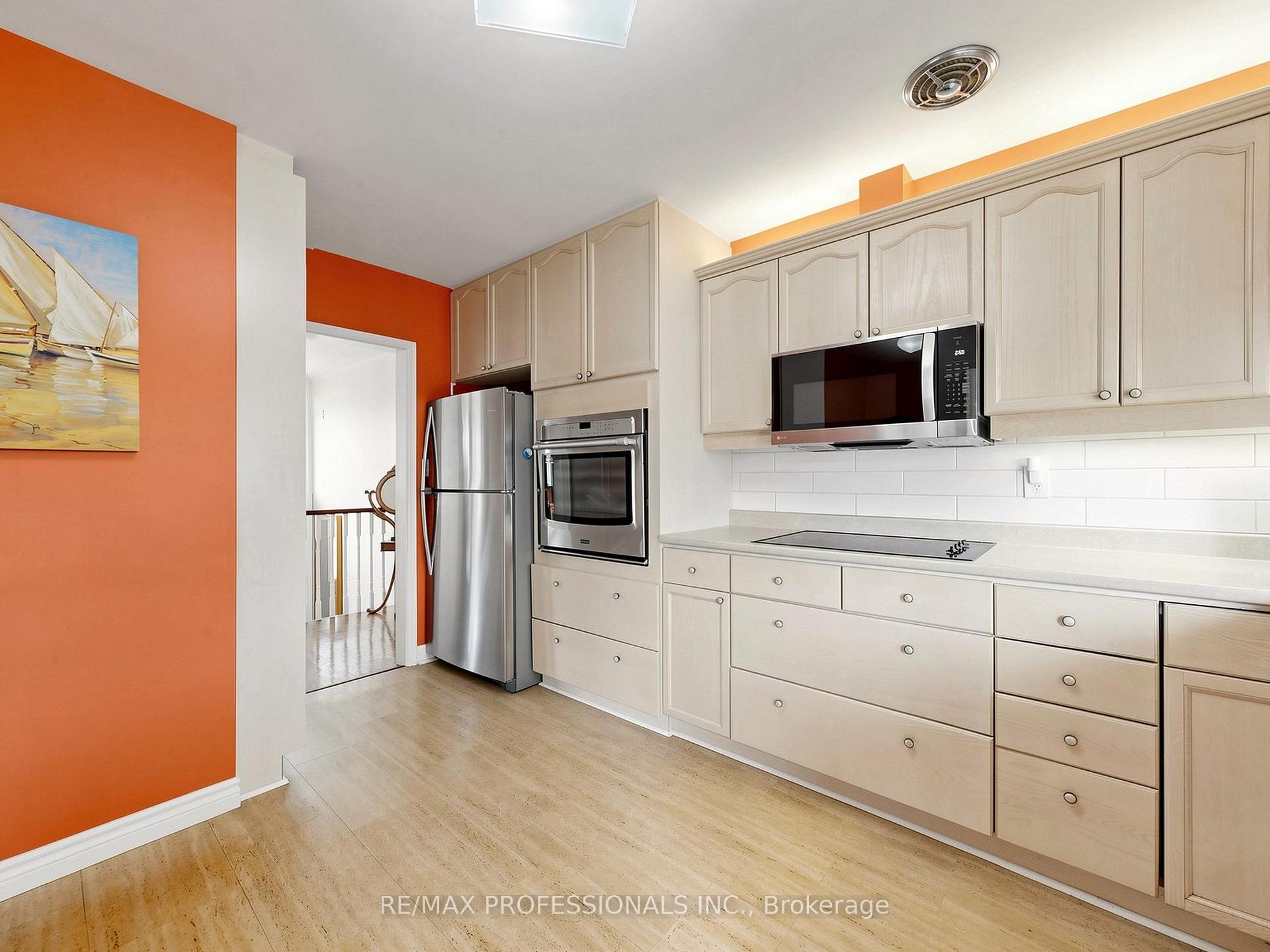 Photo 9 of 24 Breadner Drive, Etobicoke, Willowridge-Martingrove-Richview — HOMEH