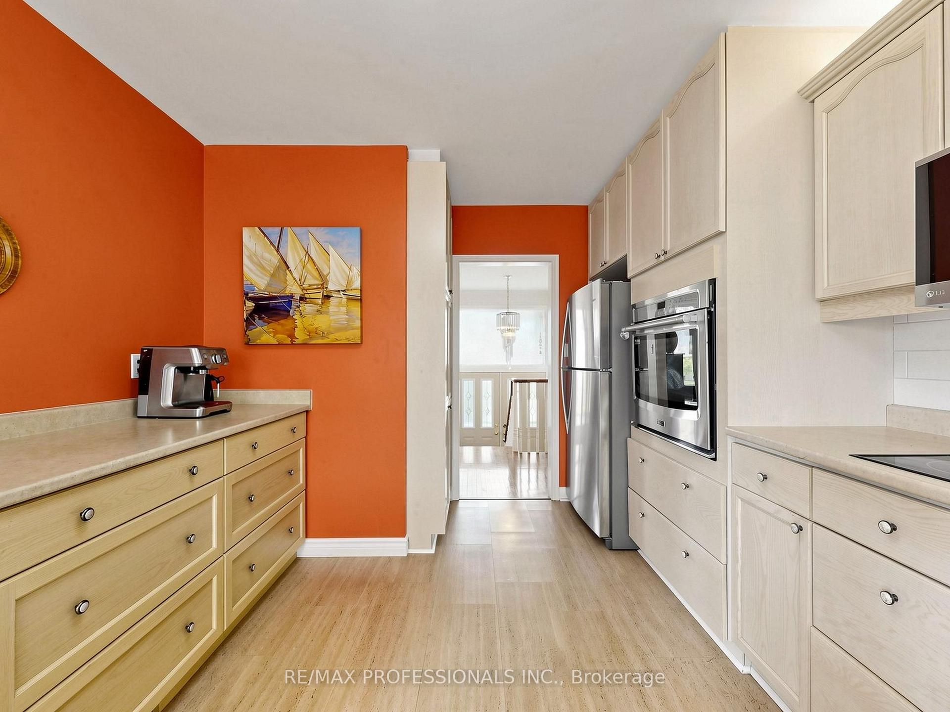 Photo 10 of 24 Breadner Drive, Etobicoke, Willowridge-Martingrove-Richview — HOMEH