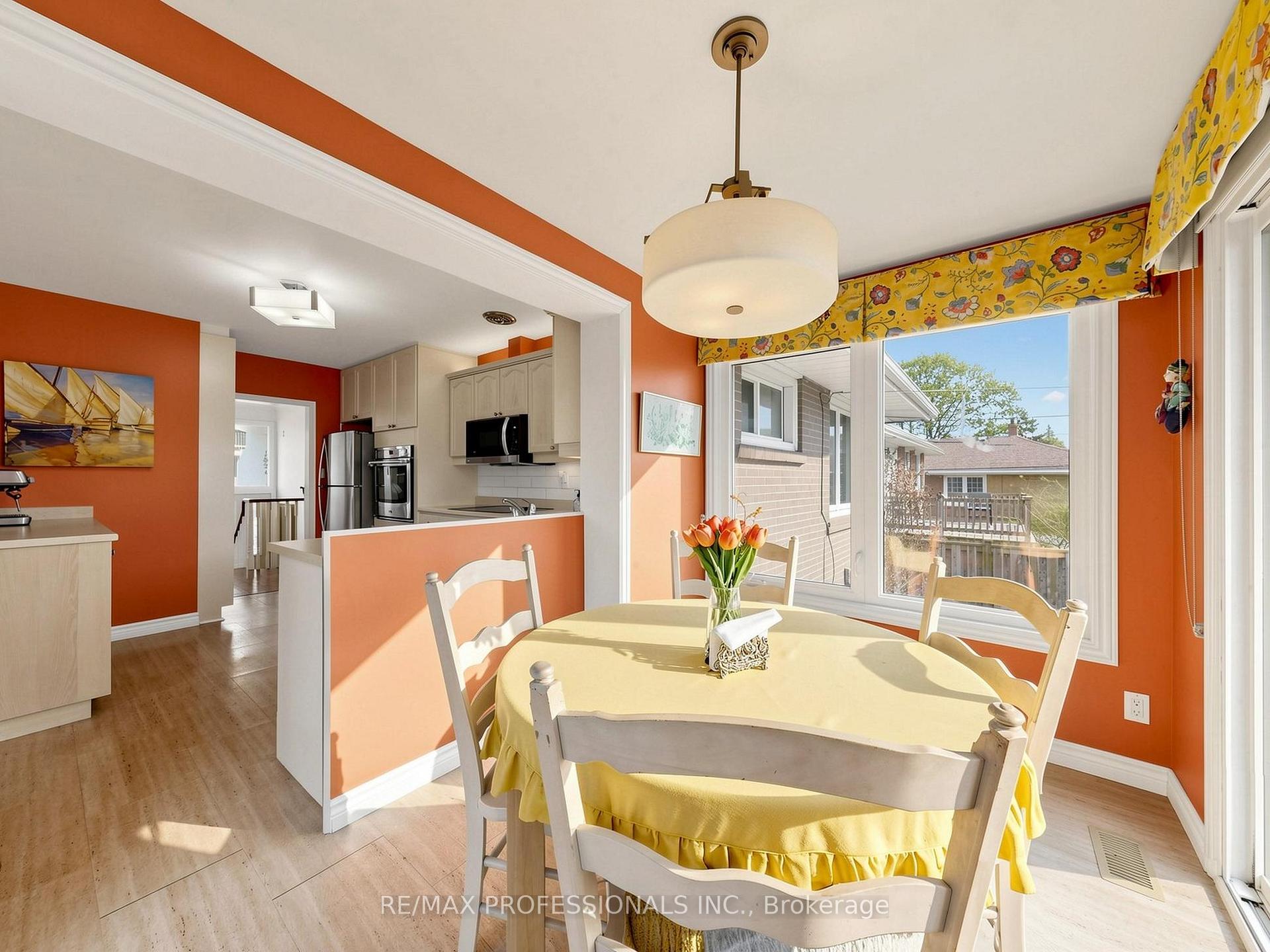 Photo 12 of 24 Breadner Drive, Etobicoke, Willowridge-Martingrove-Richview — HOMEH