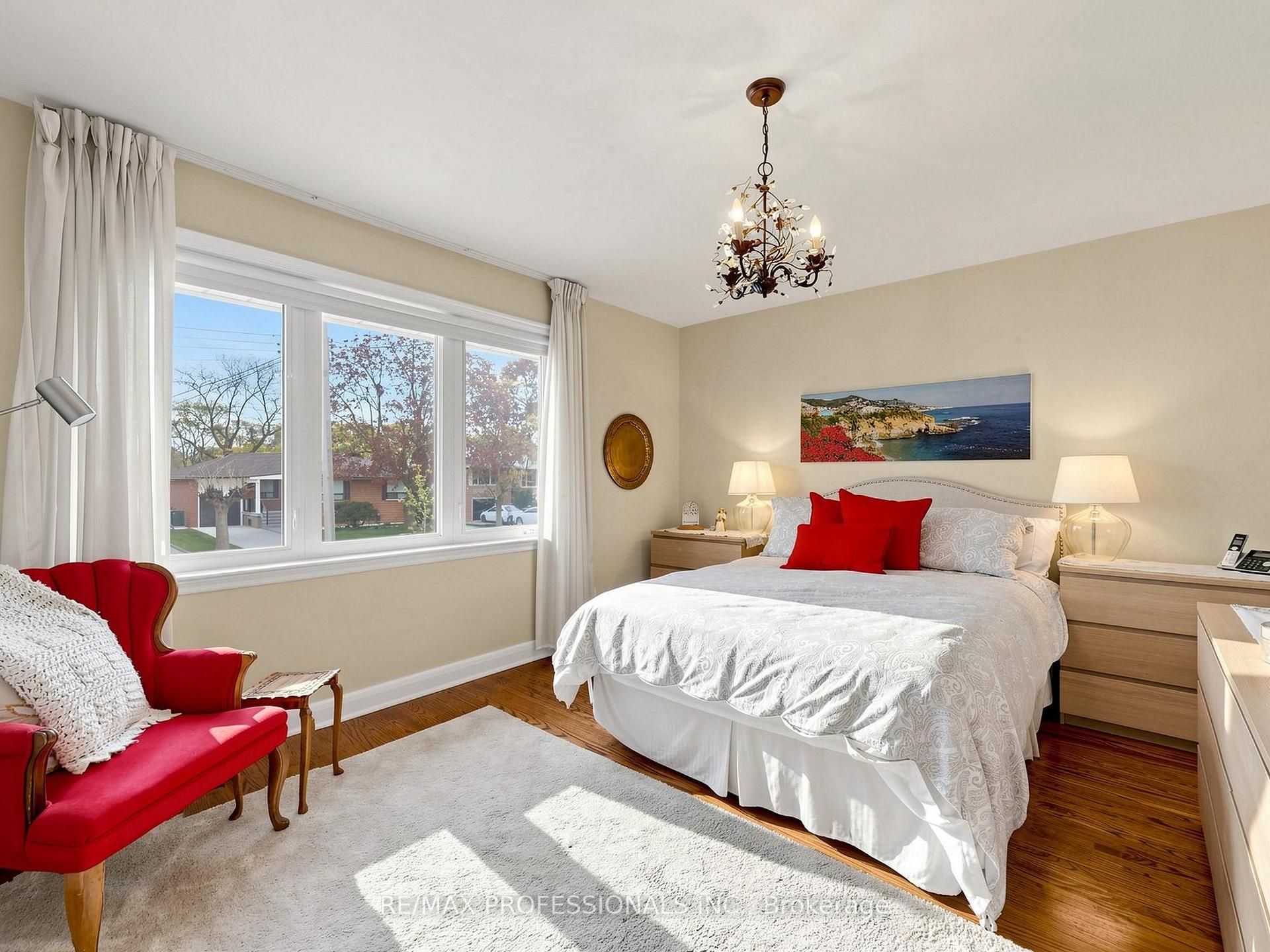 Photo 14 of 24 Breadner Drive, Etobicoke, Willowridge-Martingrove-Richview — HOMEH