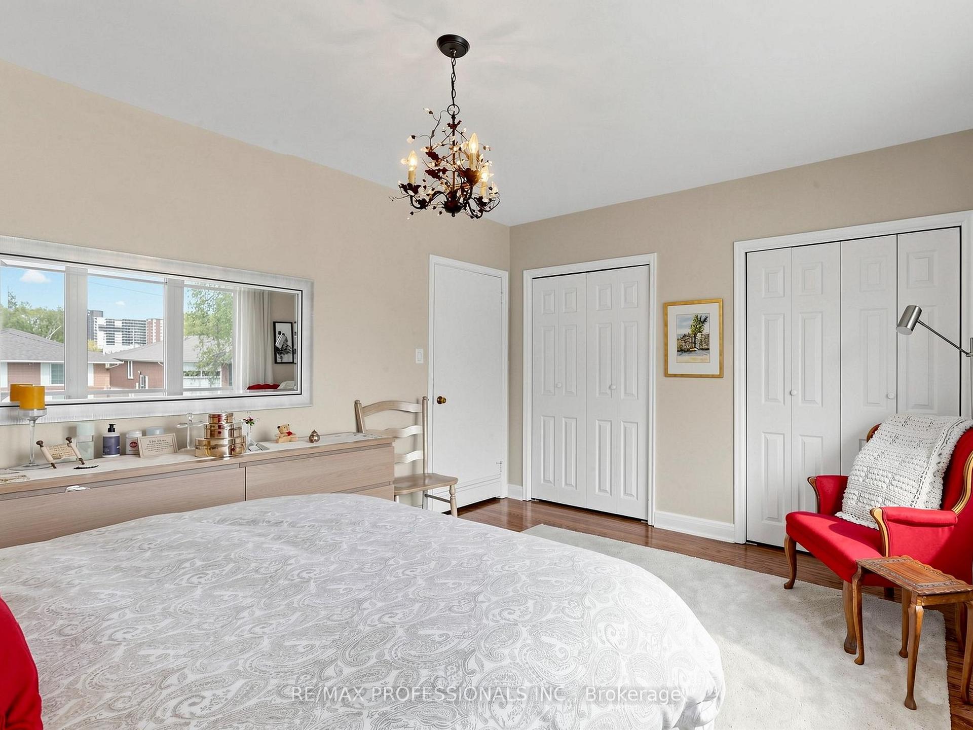 Photo 15 of 24 Breadner Drive, Etobicoke, Willowridge-Martingrove-Richview — HOMEH