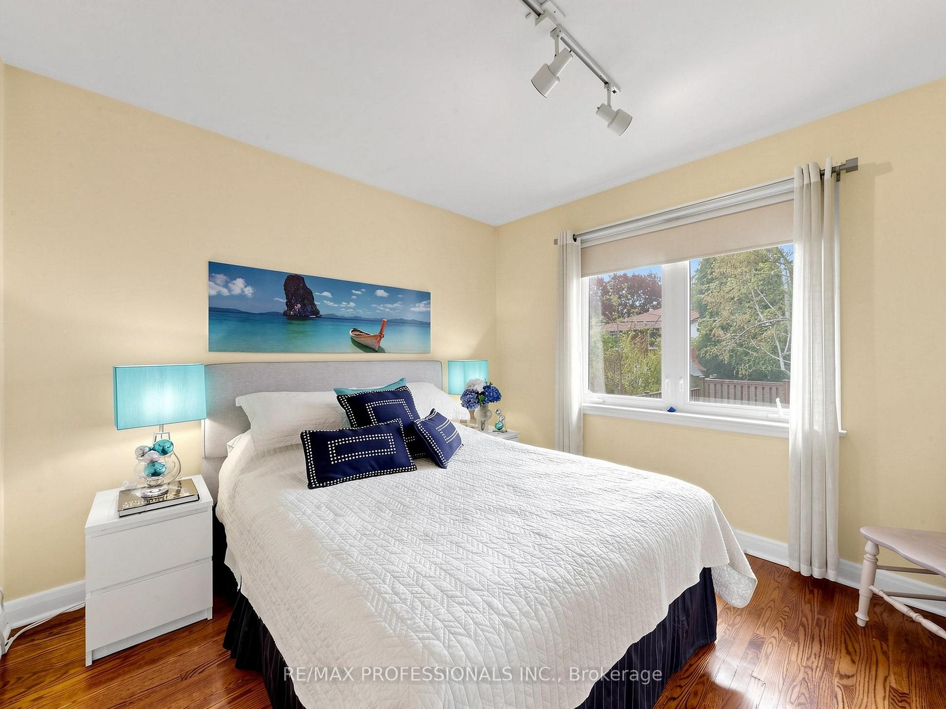 Photo 16 of 24 Breadner Drive, Etobicoke, Willowridge-Martingrove-Richview — HOMEH