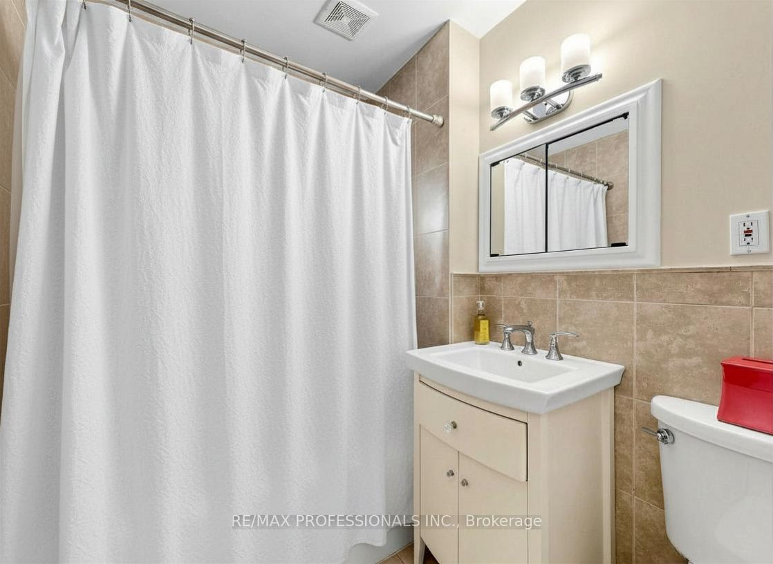 Photo 18 of 24 Breadner Drive, Etobicoke, Willowridge-Martingrove-Richview — HOMEH