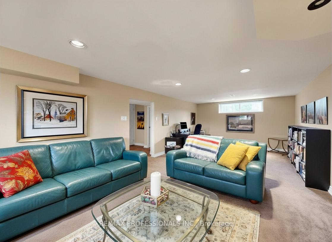 Photo 19 of 24 Breadner Drive, Etobicoke, Willowridge-Martingrove-Richview — HOMEH