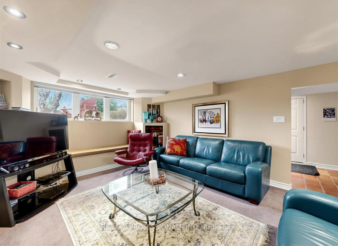 Photo 20 of 24 Breadner Drive, Etobicoke, Willowridge-Martingrove-Richview — HOMEH