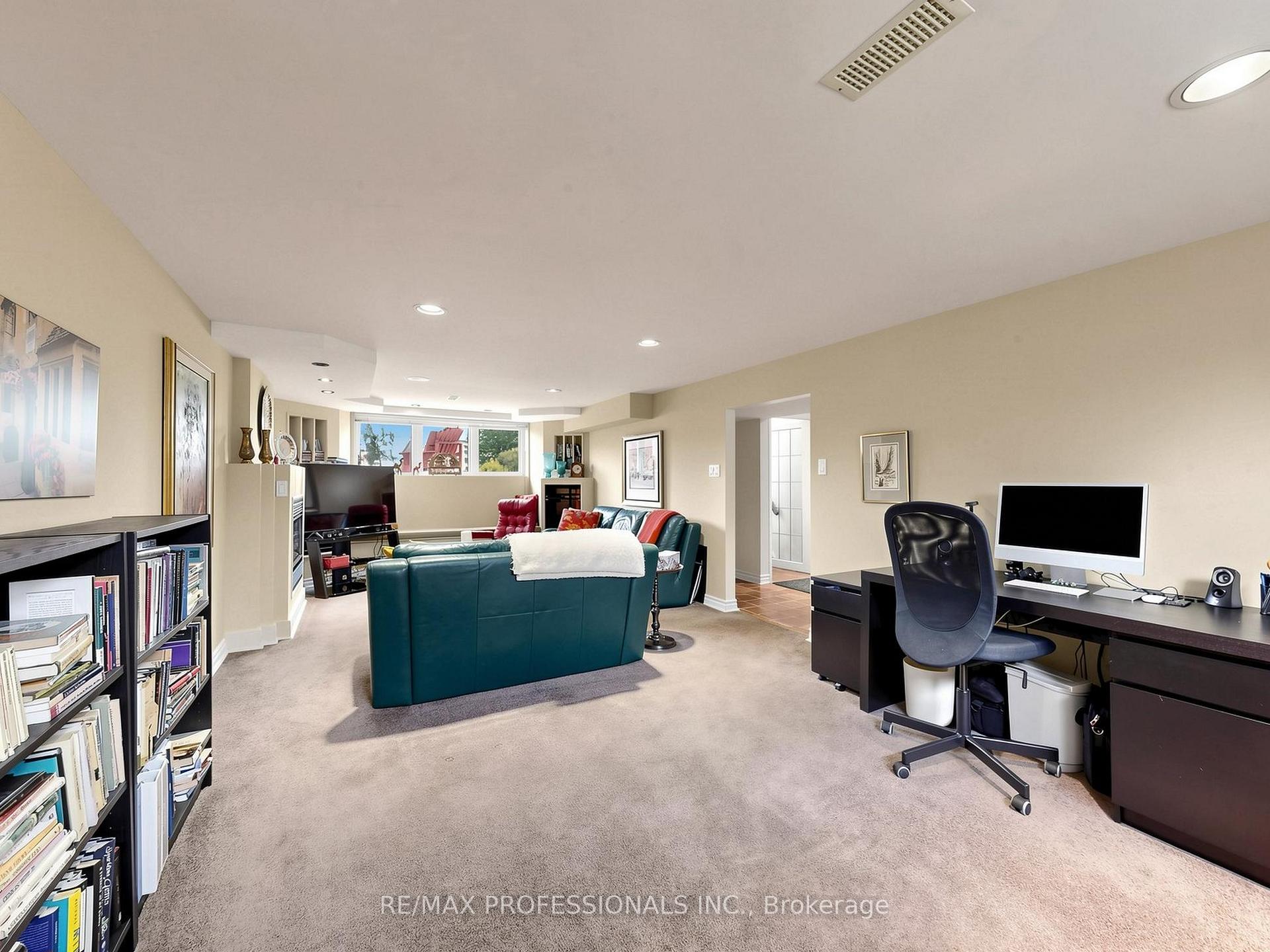 Photo 22 of 24 Breadner Drive, Etobicoke, Willowridge-Martingrove-Richview — HOMEH