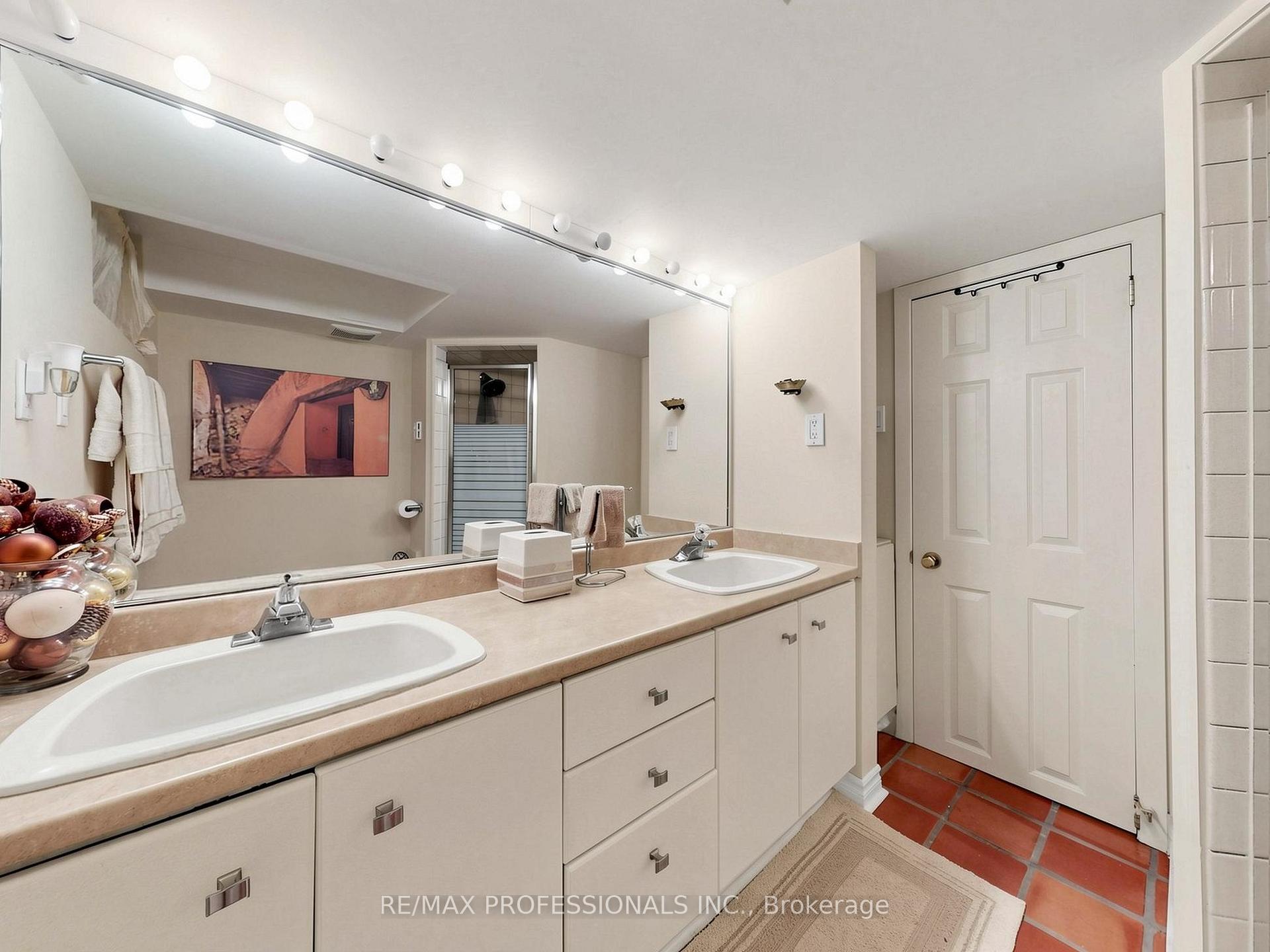 Photo 25 of 24 Breadner Drive, Etobicoke, Willowridge-Martingrove-Richview — HOMEH