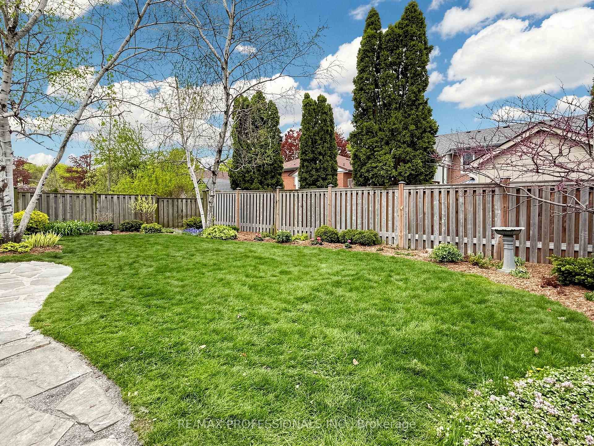 Photo 31 of 24 Breadner Drive, Etobicoke, Willowridge-Martingrove-Richview — HOMEH