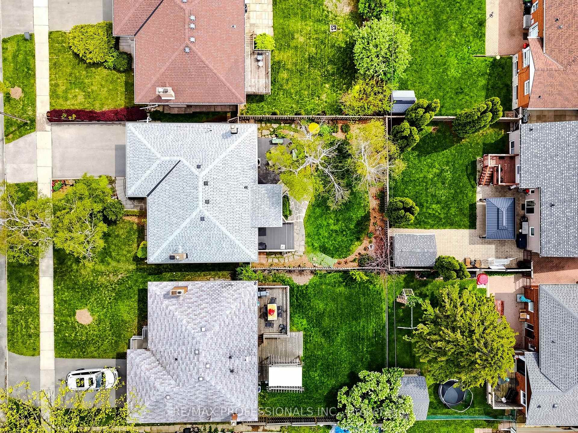 Photo 33 of 24 Breadner Drive, Etobicoke, Willowridge-Martingrove-Richview — HOMEH