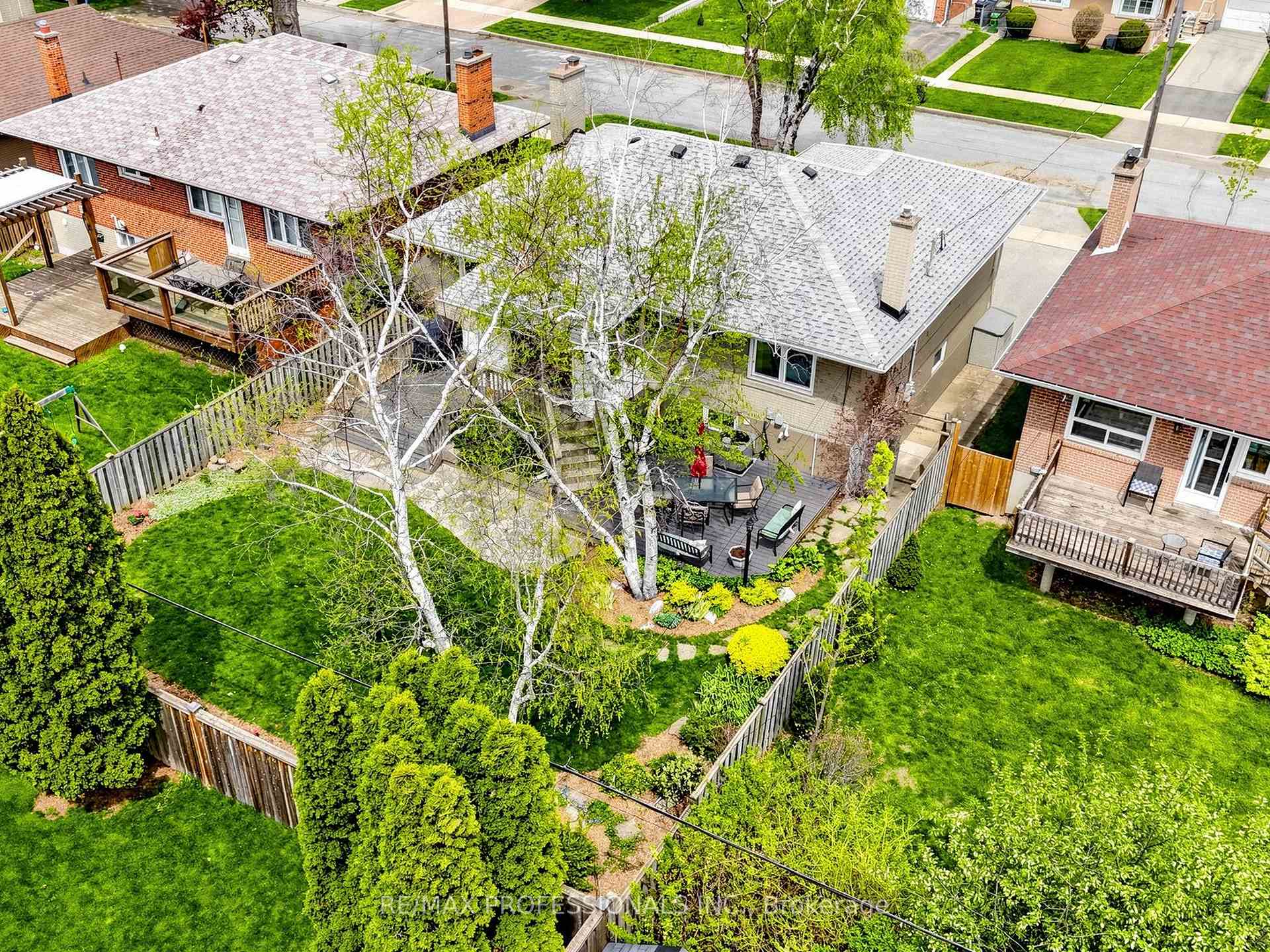 Photo 34 of 24 Breadner Drive, Etobicoke, Willowridge-Martingrove-Richview — HOMEH