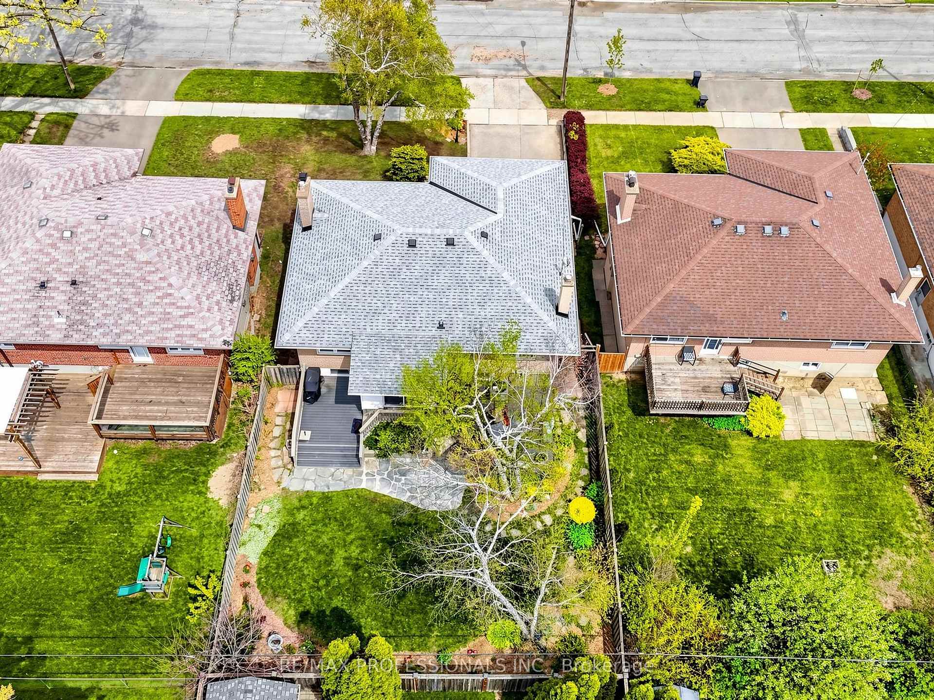Photo 35 of 24 Breadner Drive, Etobicoke, Willowridge-Martingrove-Richview — HOMEH