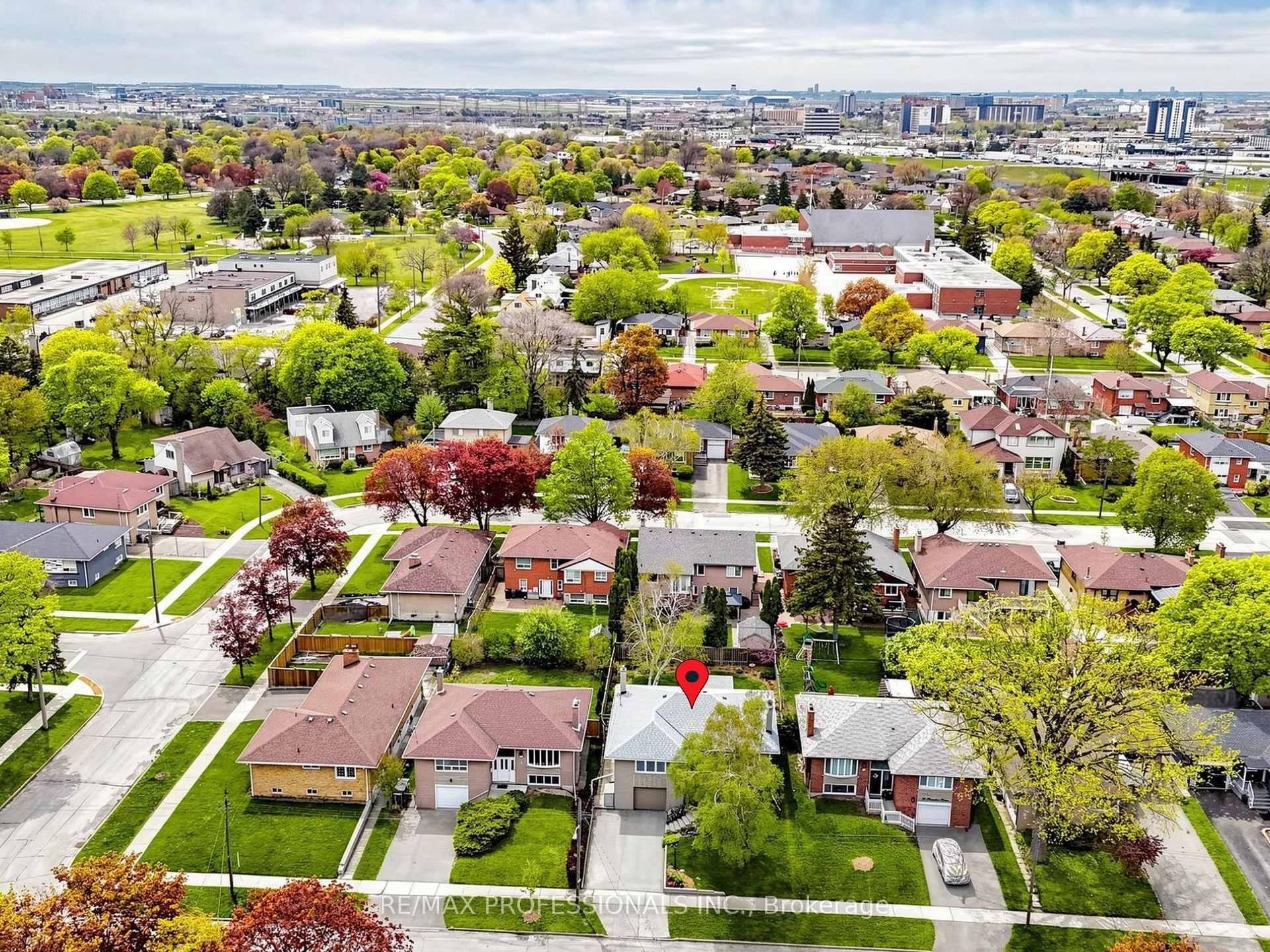 Photo 36 of 24 Breadner Drive, Etobicoke, Willowridge-Martingrove-Richview — HOMEH