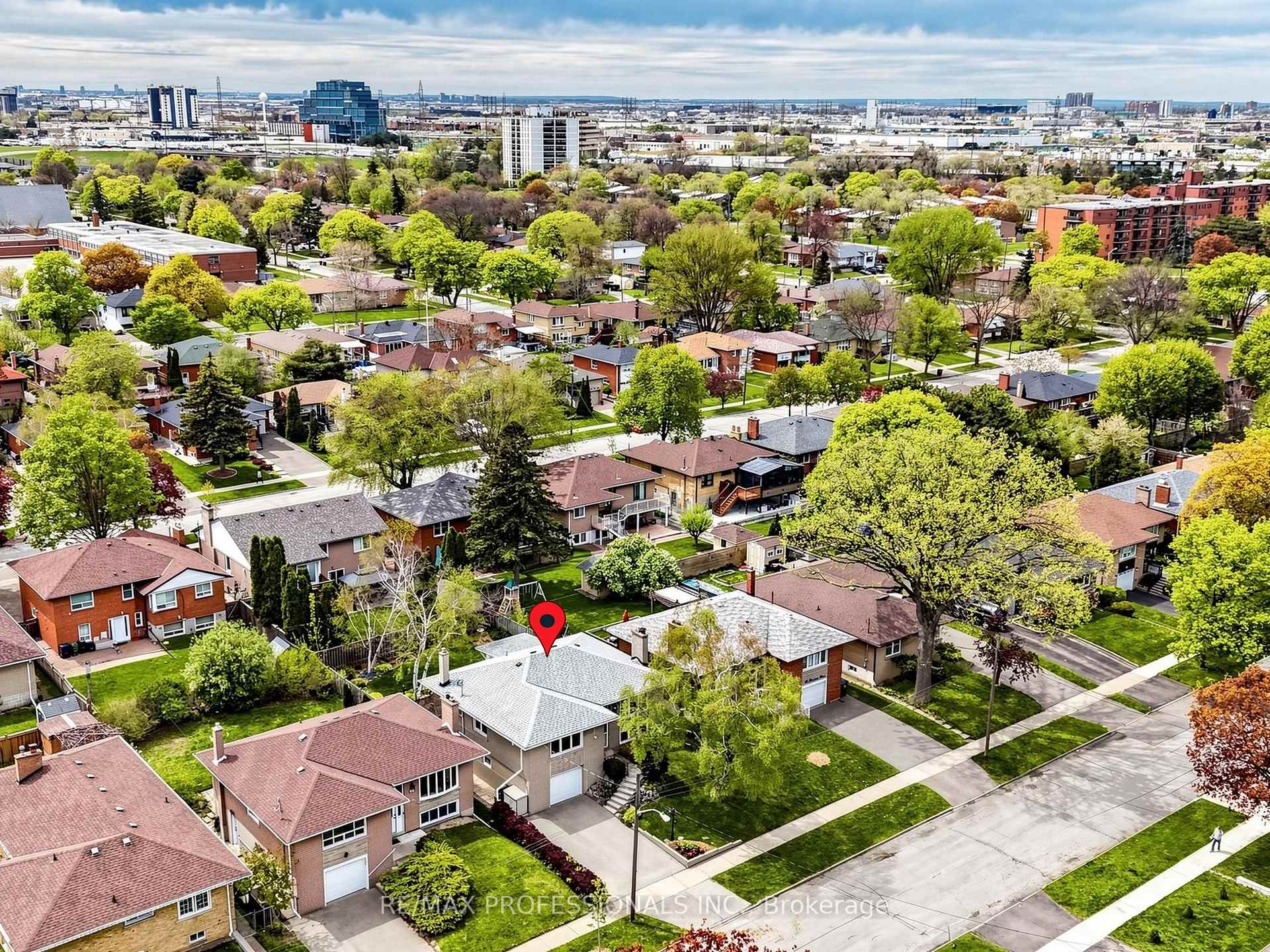 Photo 37 of 24 Breadner Drive, Etobicoke, Willowridge-Martingrove-Richview — HOMEH