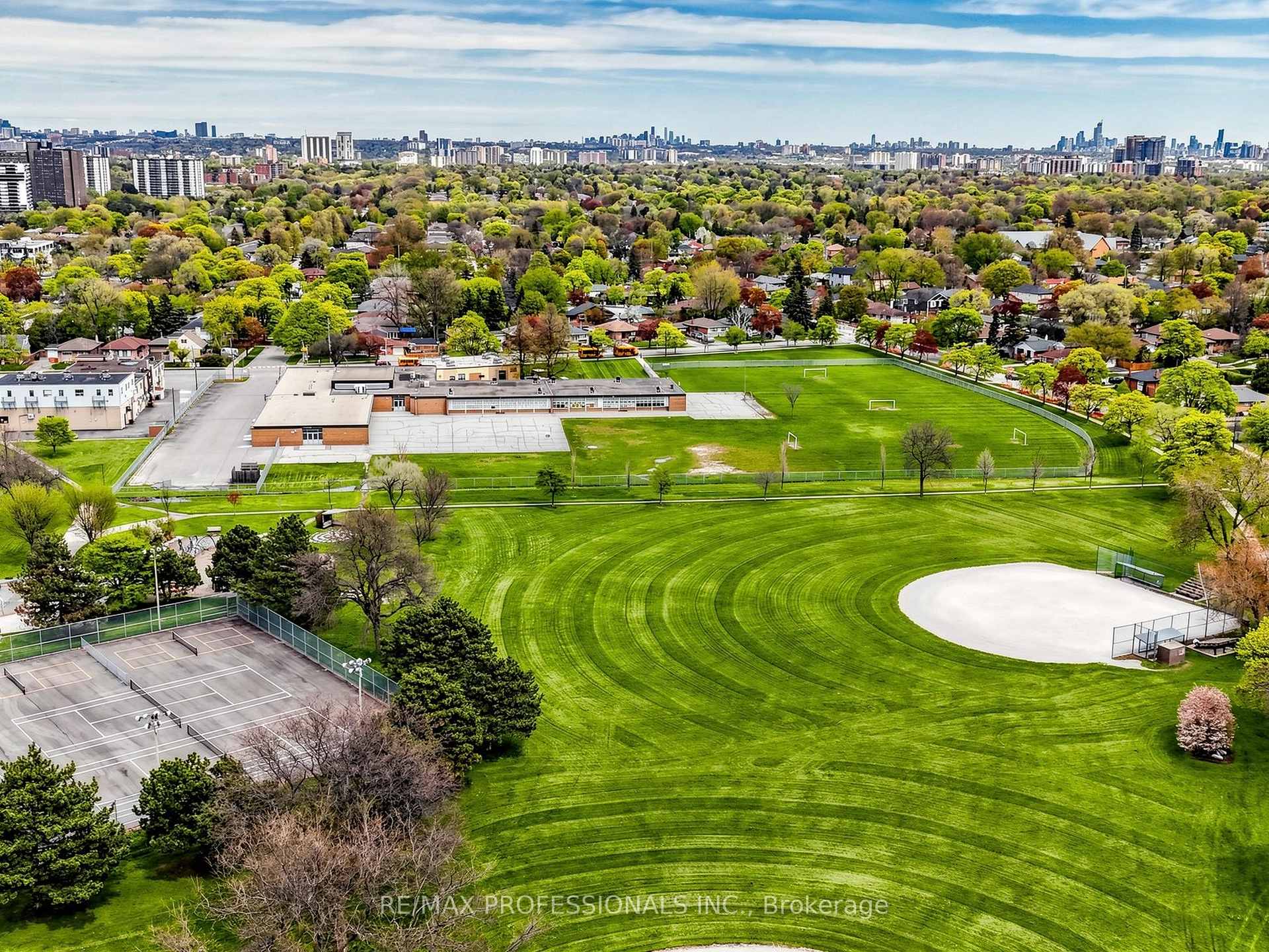 Photo 40 of 24 Breadner Drive, Etobicoke, Willowridge-Martingrove-Richview — HOMEH