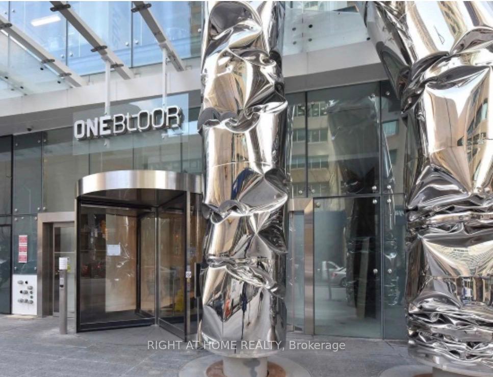 Photo 3 of Unit 5706, 1 Bloor Street E, Toronto, Church-Yonge Corridor — HOMEH