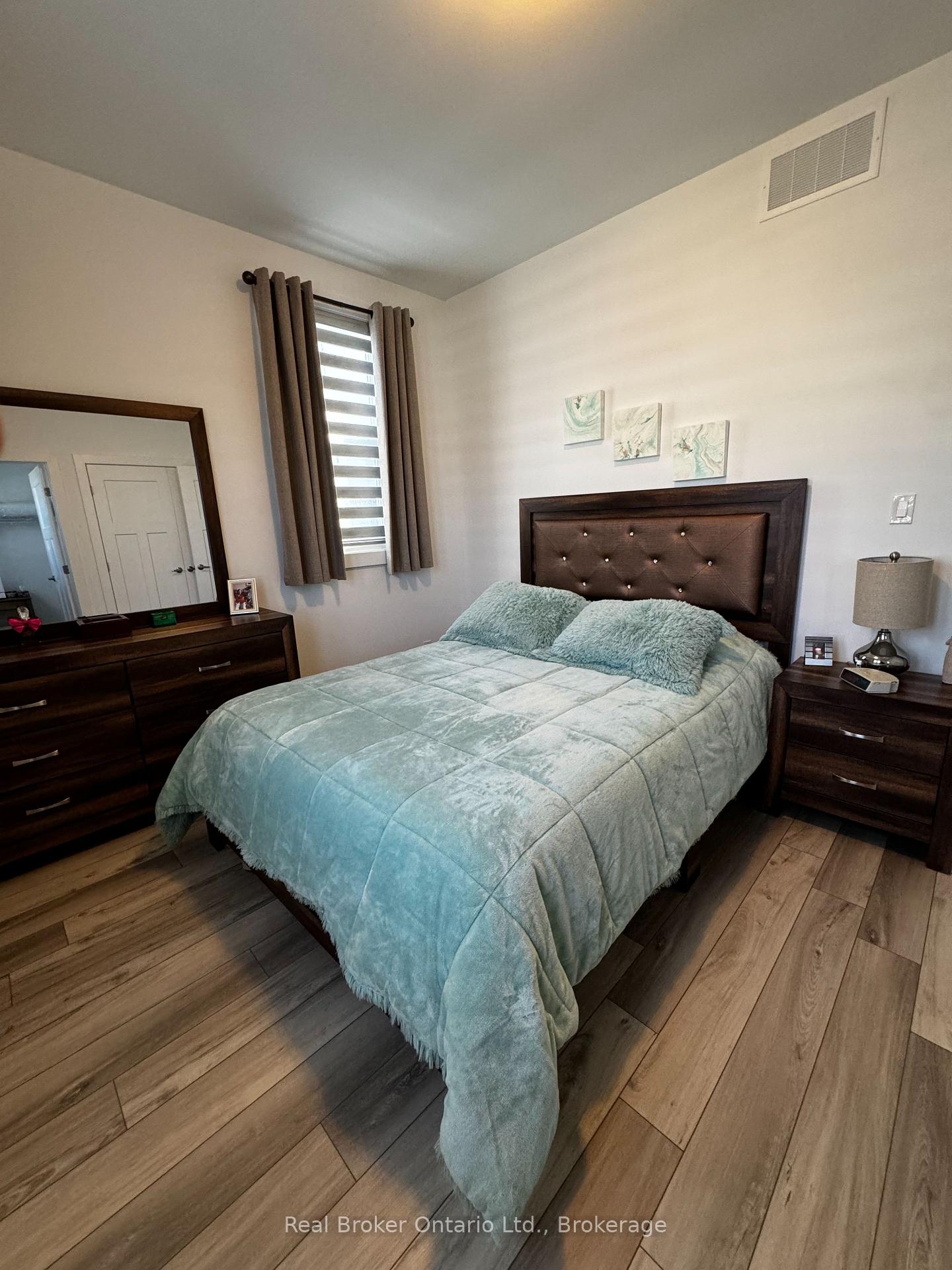 Photo 9 of 13 Julia Crescent, Midland — HOMEH